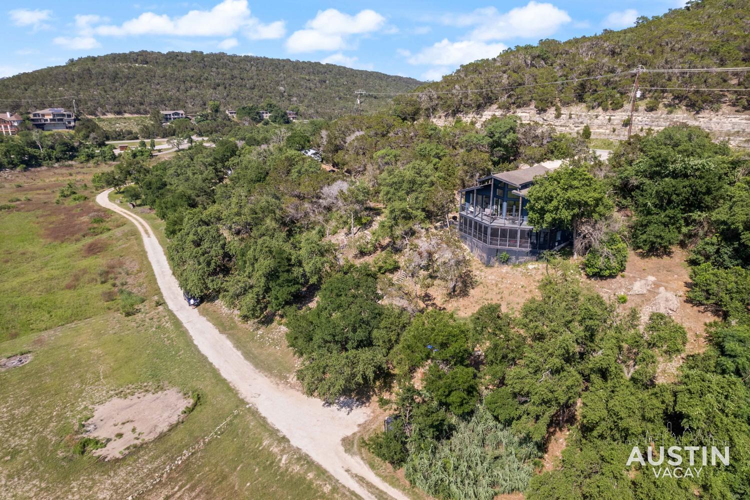 Watch The Sunset On A Huge Patio Near Travis *