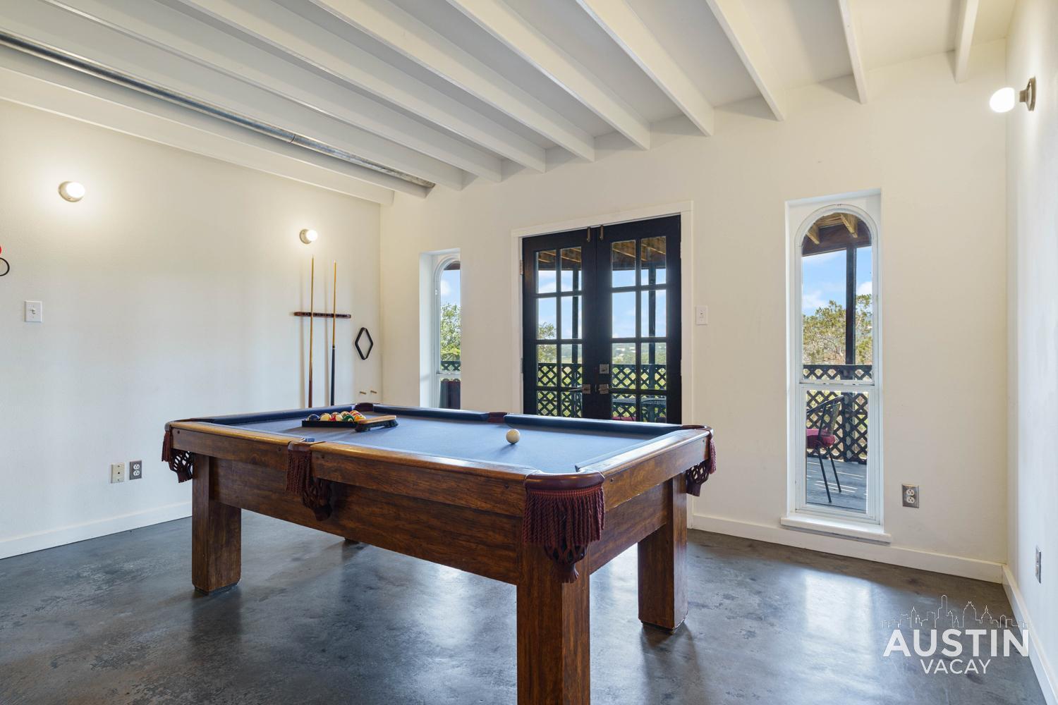 Watch The Sunset On A Huge Patio Near Travis Holiday home
