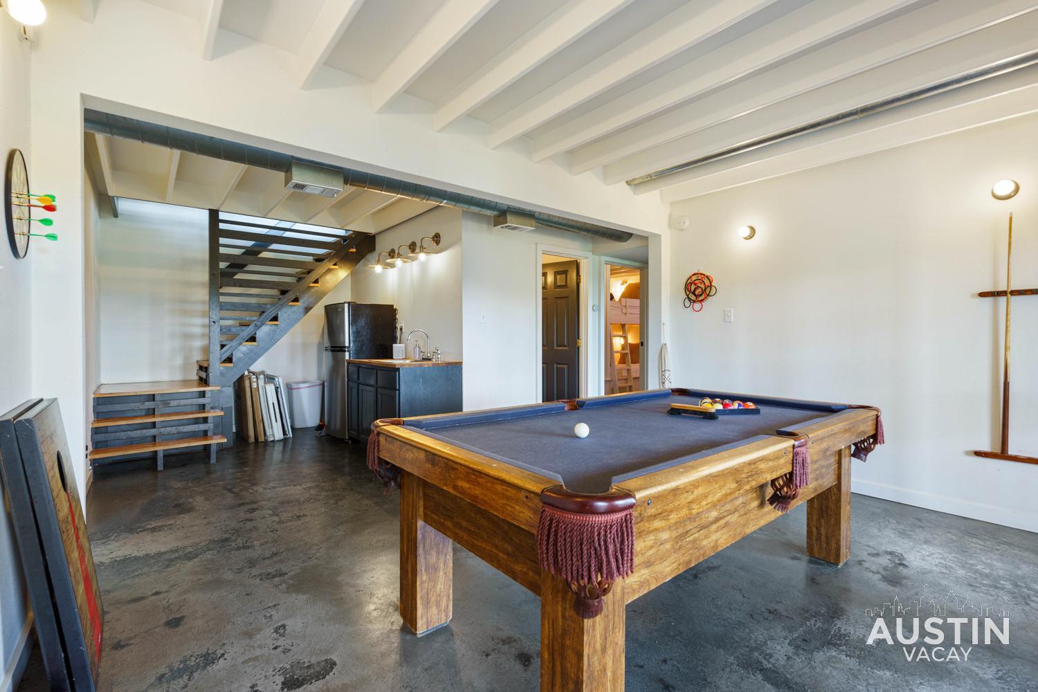 Watch The Sunset On A Huge Patio Near Travis