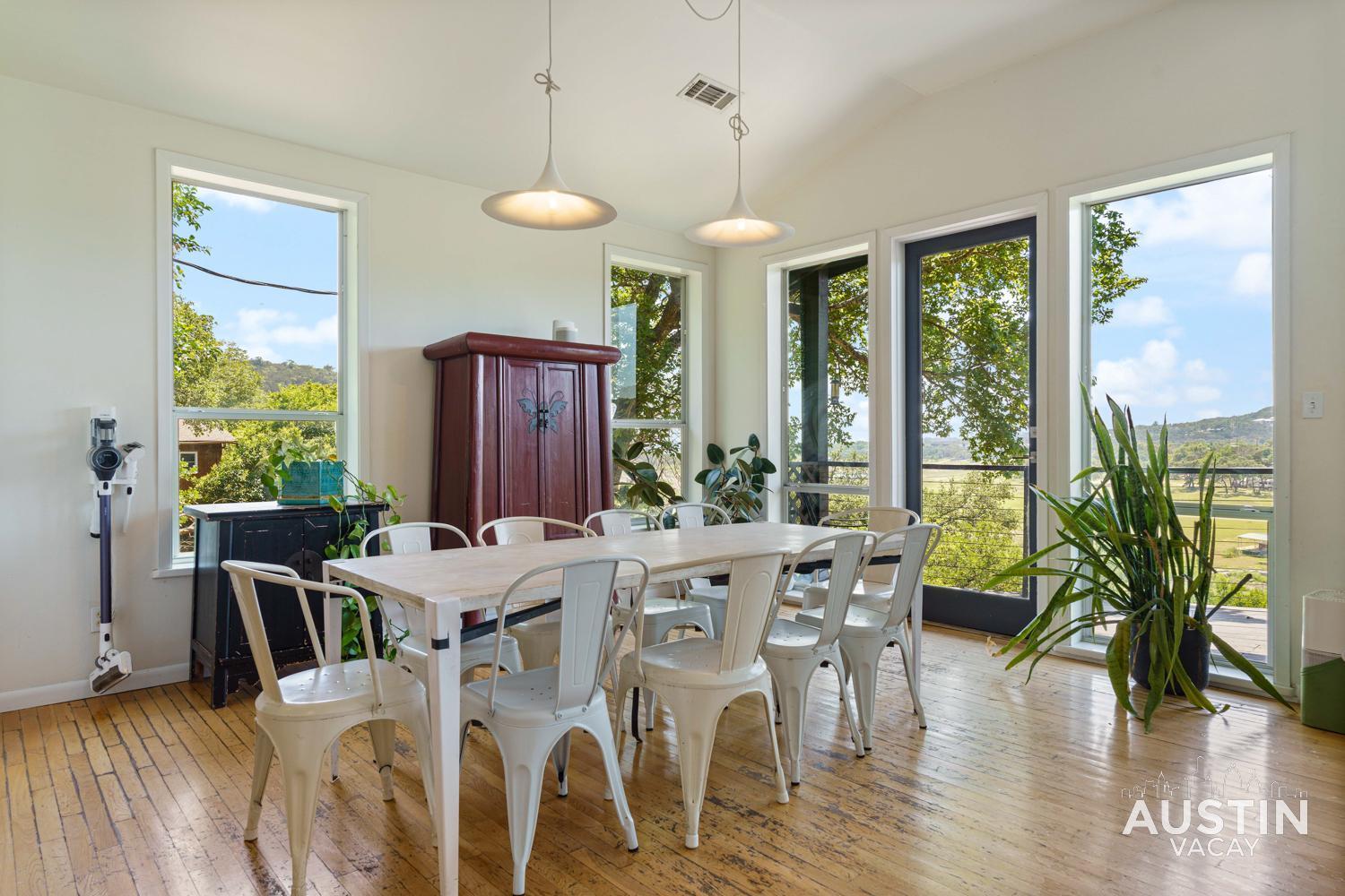 Watch The Sunset On A Huge Patio Near Travis Holiday home Austin