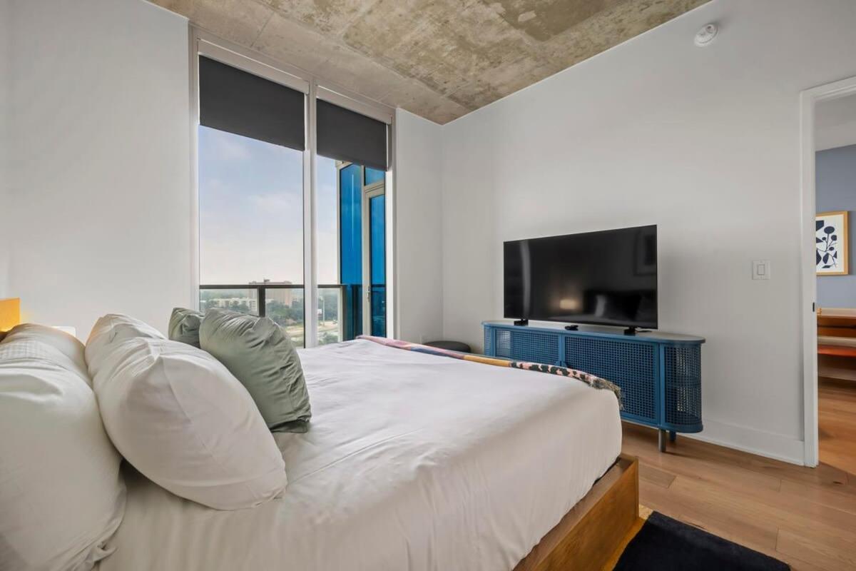 Holiday home Modern Rainey St Oasis - Pool & Stunning Views *