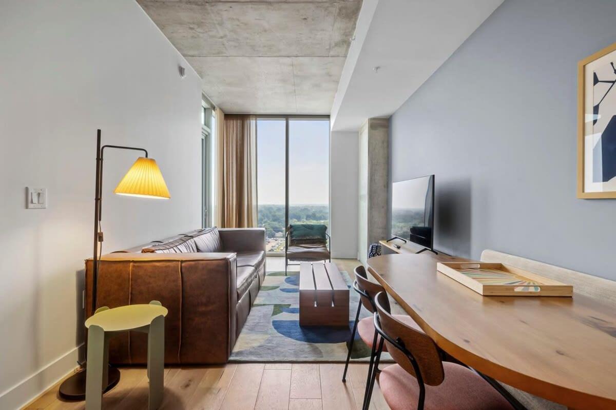 Modern Rainey St Oasis - Pool & Stunning Views *