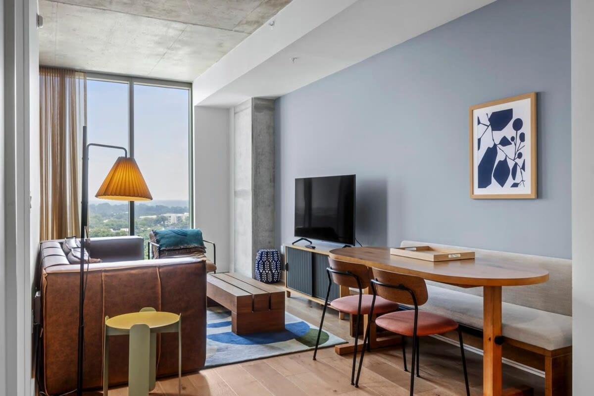 Modern Rainey St Oasis - Pool & Stunning Views Holiday home Austin