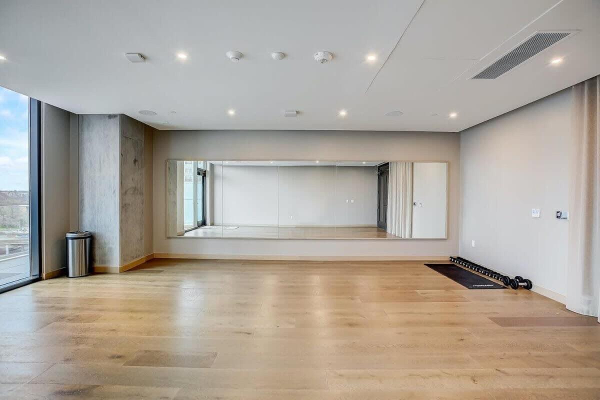 Modern Rainey St Oasis - Pool & Stunning Views Holiday home *