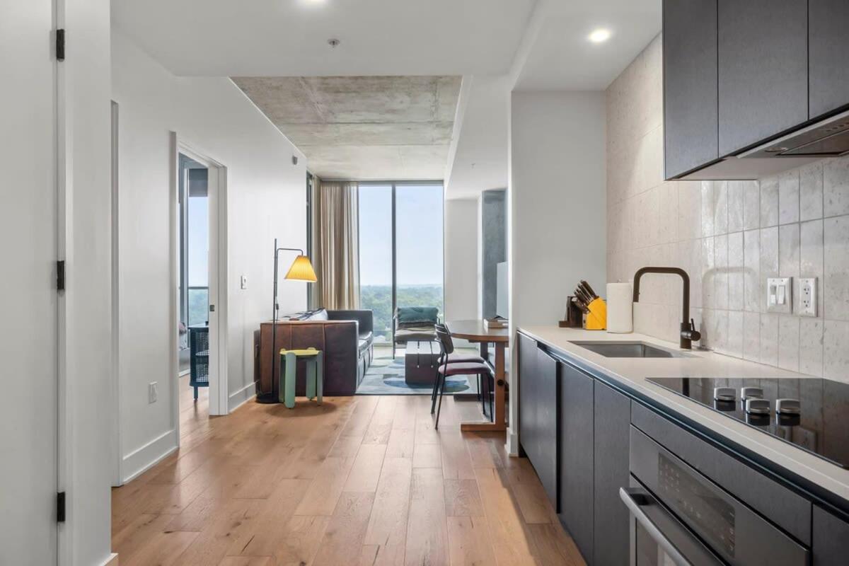 Modern Rainey St Oasis - Pool & Stunning Views