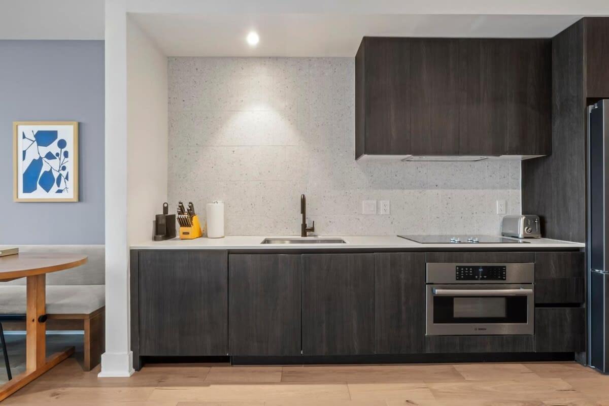 Modern Rainey St Oasis - Pool & Stunning Views Holiday home