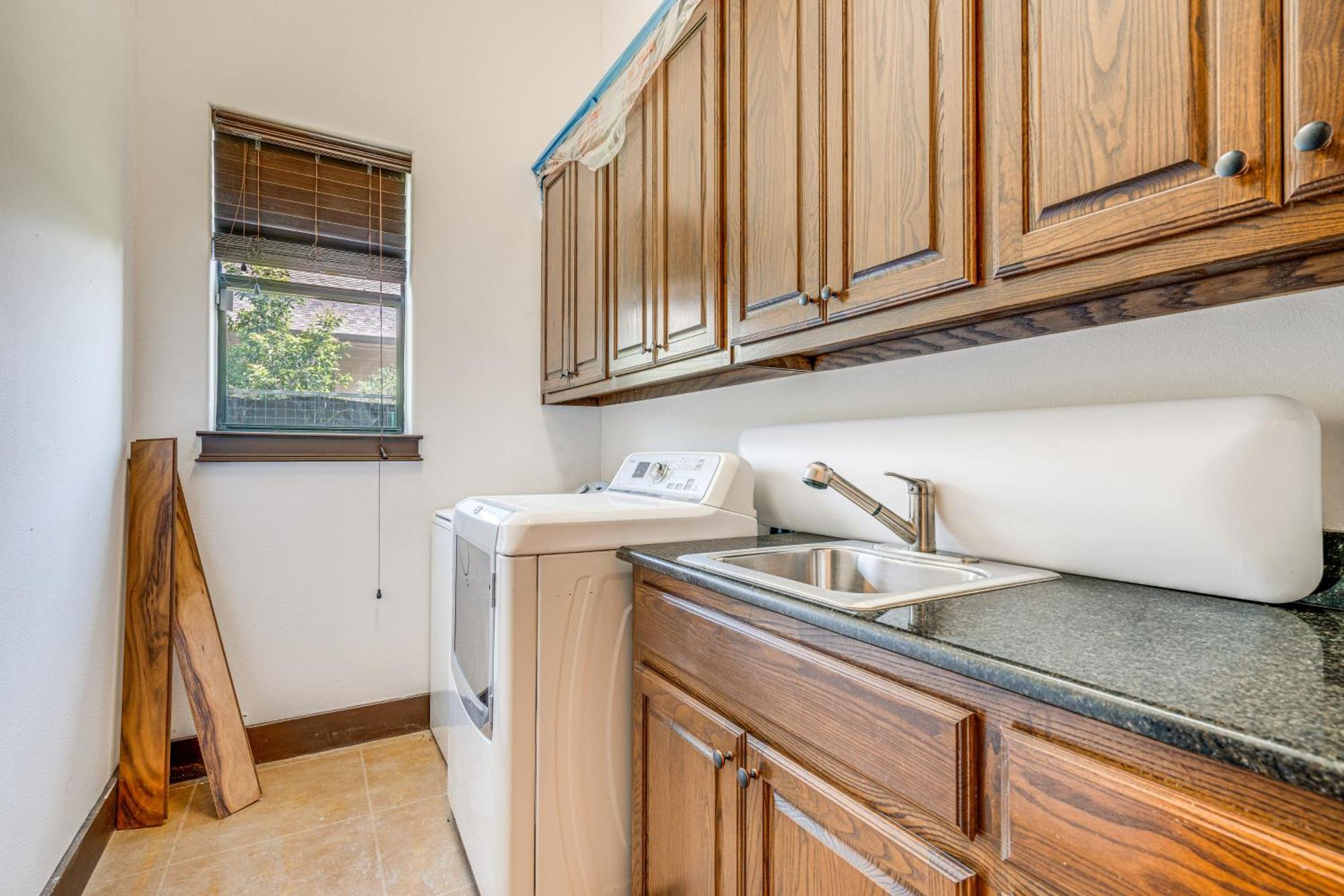 Huge Travis Family House With Ev Charger! * Austin
