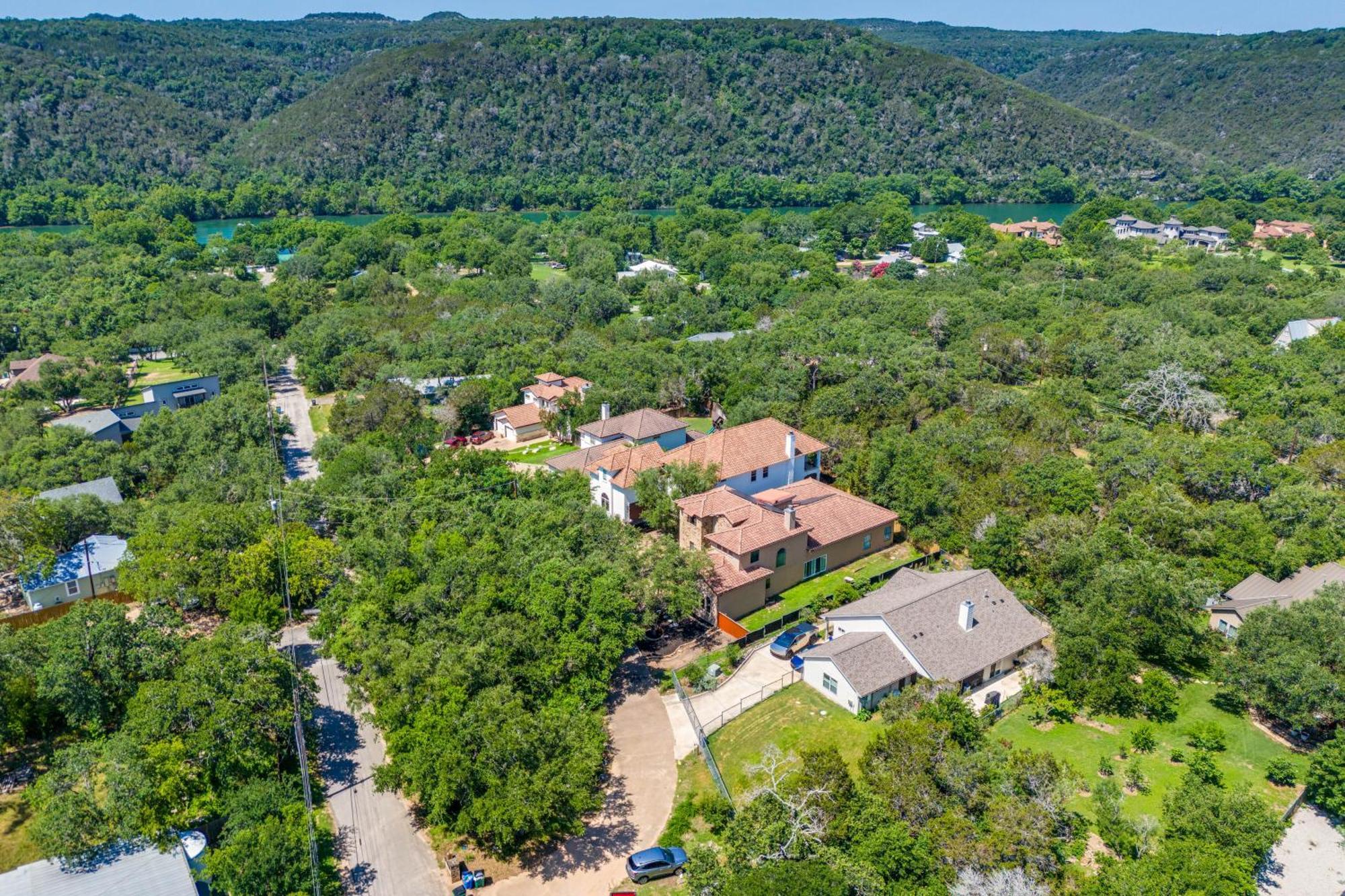 Holiday home Huge Travis Family House With Ev Charger! Austin