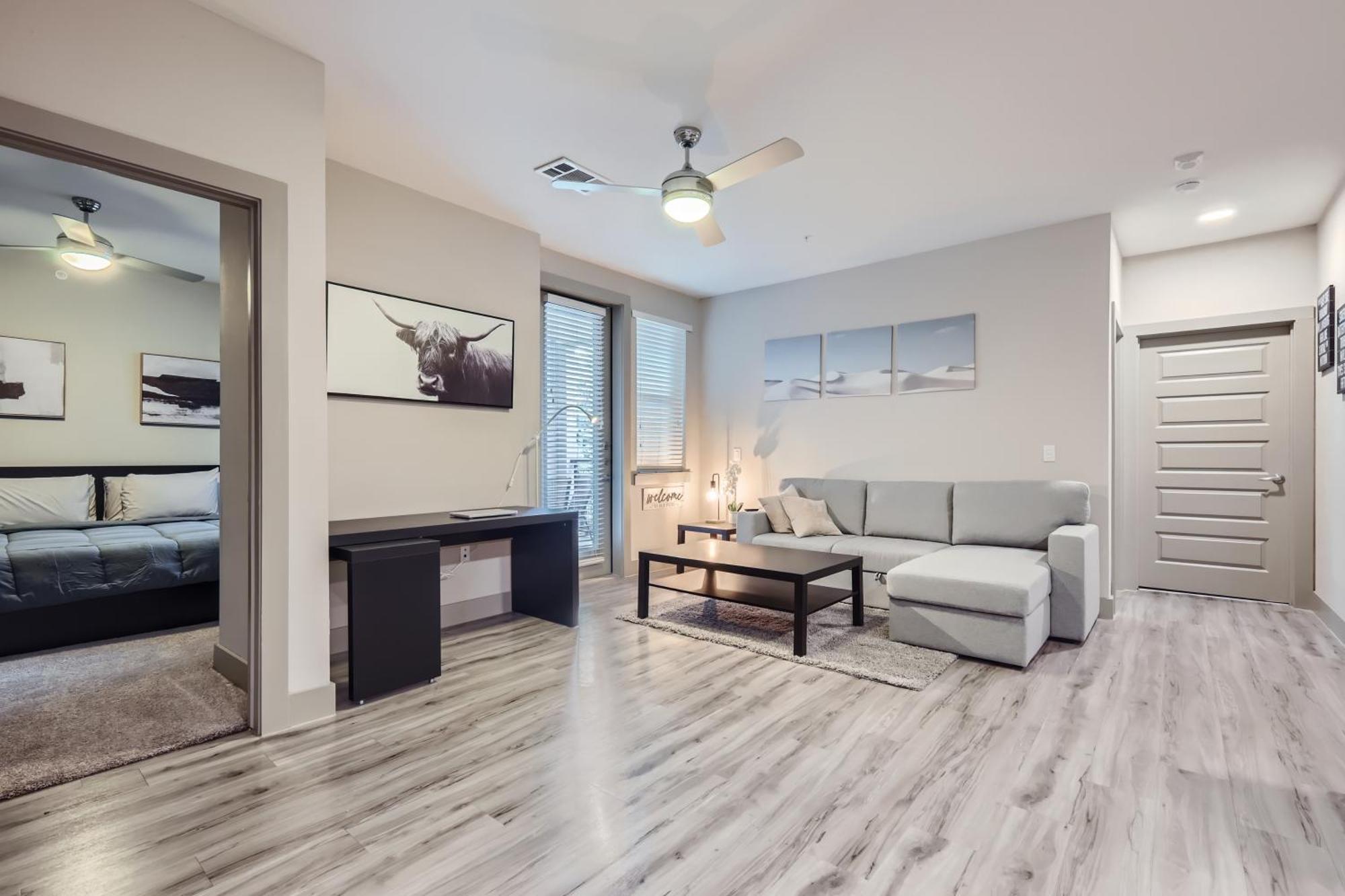 Cozy 2-bedroom In Lovely Apartment *