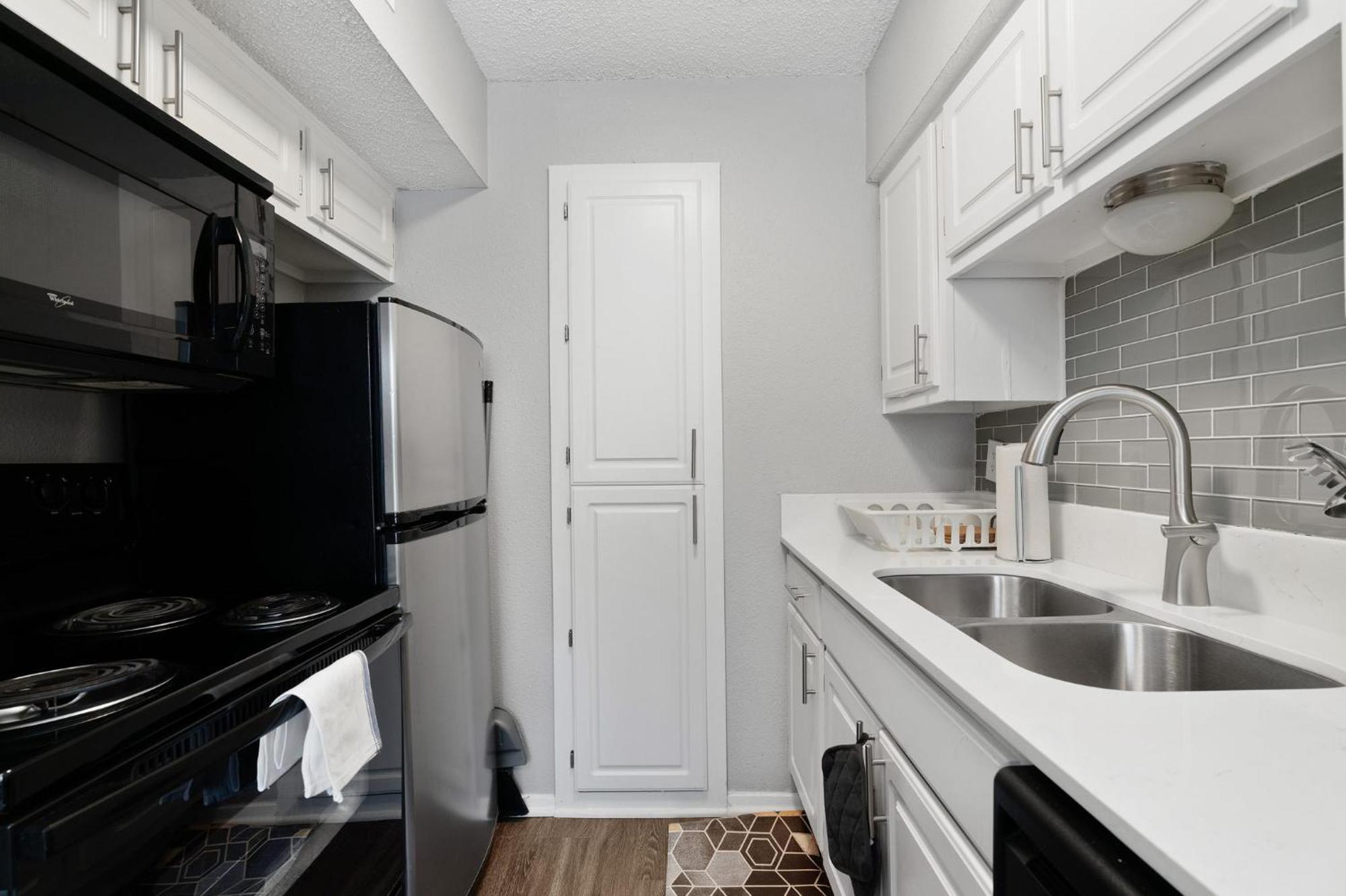 Chic Urban Retreat North Lamar Apartment *