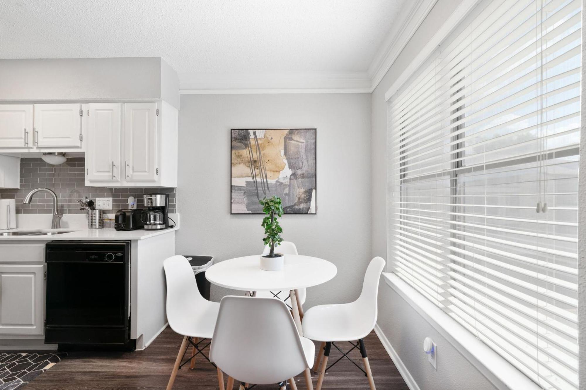 Apartment Chic Urban Retreat North Lamar Austin