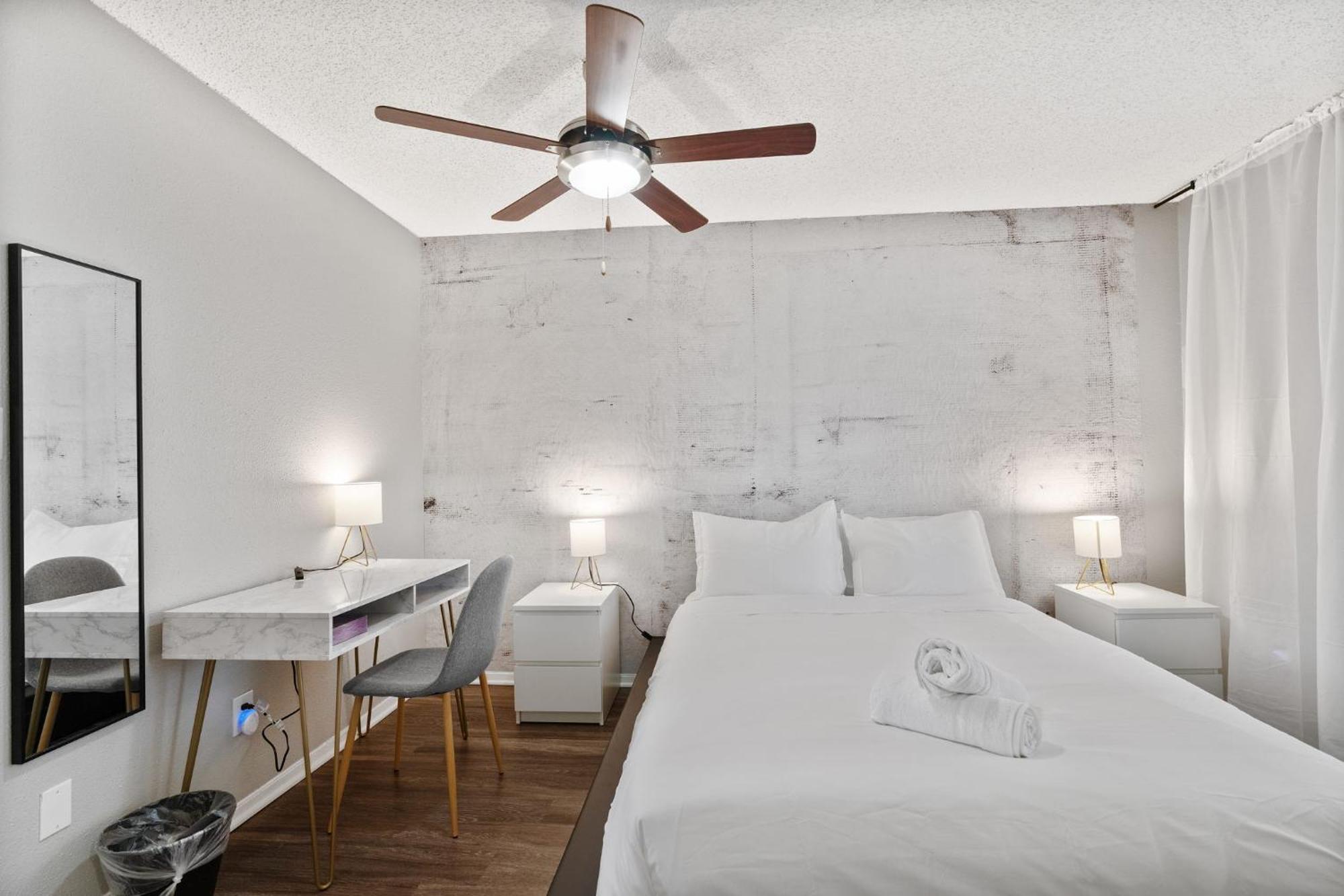 Chic Urban Retreat North Lamar * Austin