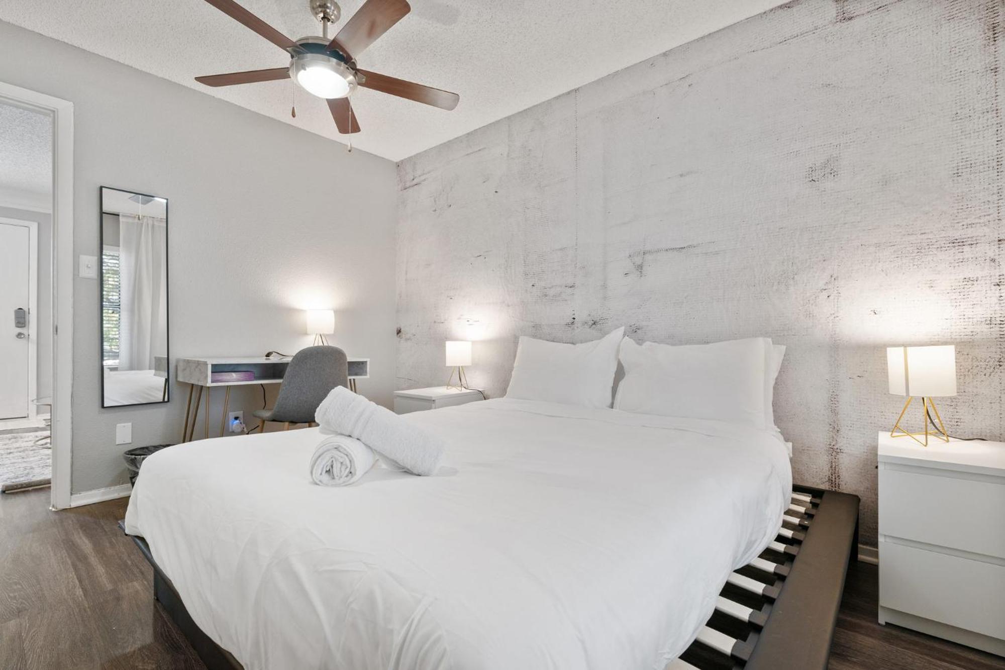 Apartment Chic Urban Retreat North Lamar *