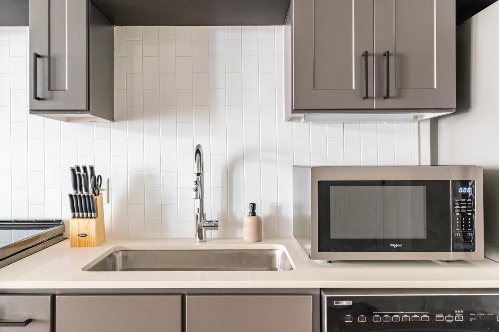 Eqr Weaver Apartment