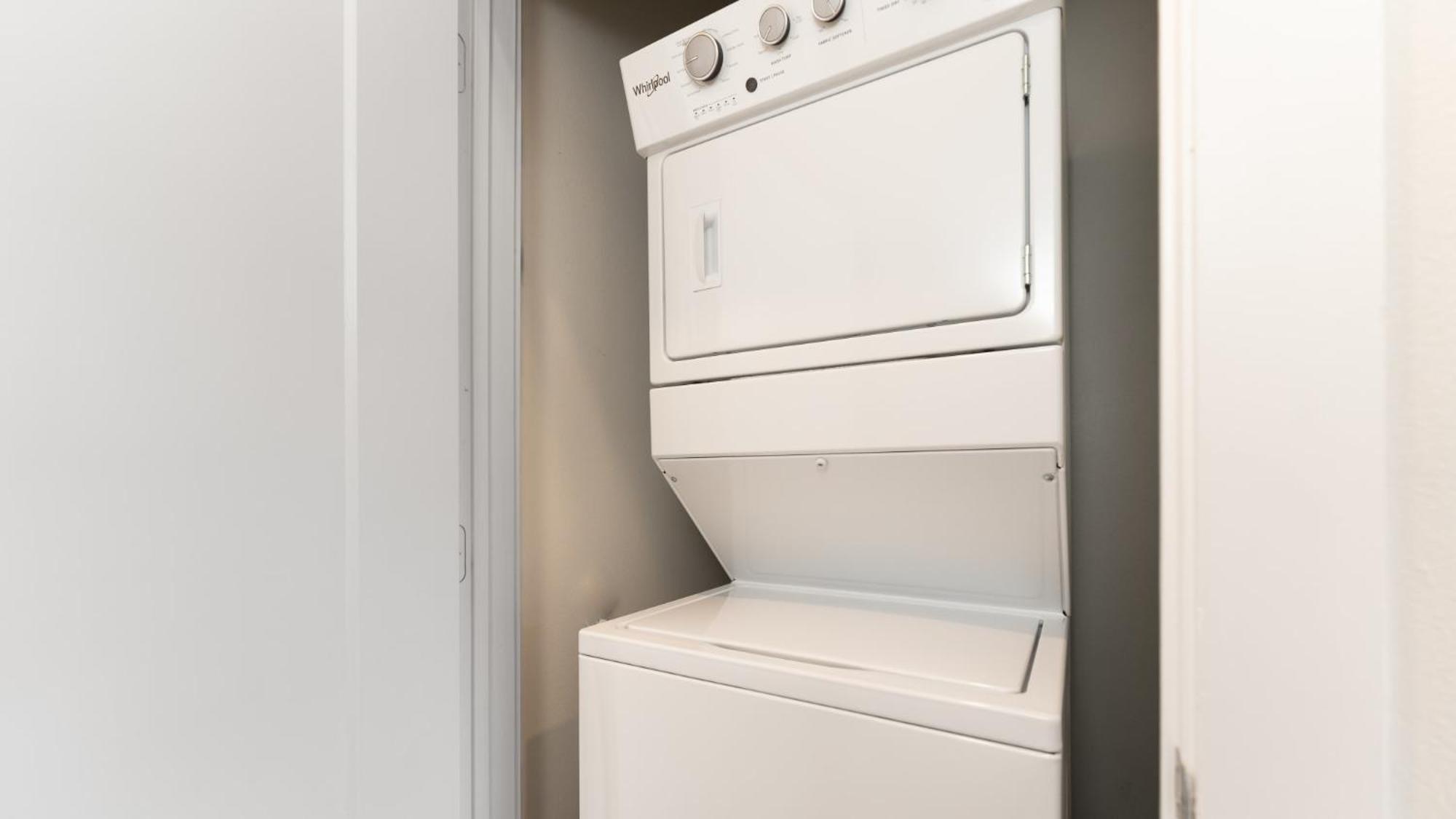 Stylish Downtown With Gym And Pool Access Apartment *