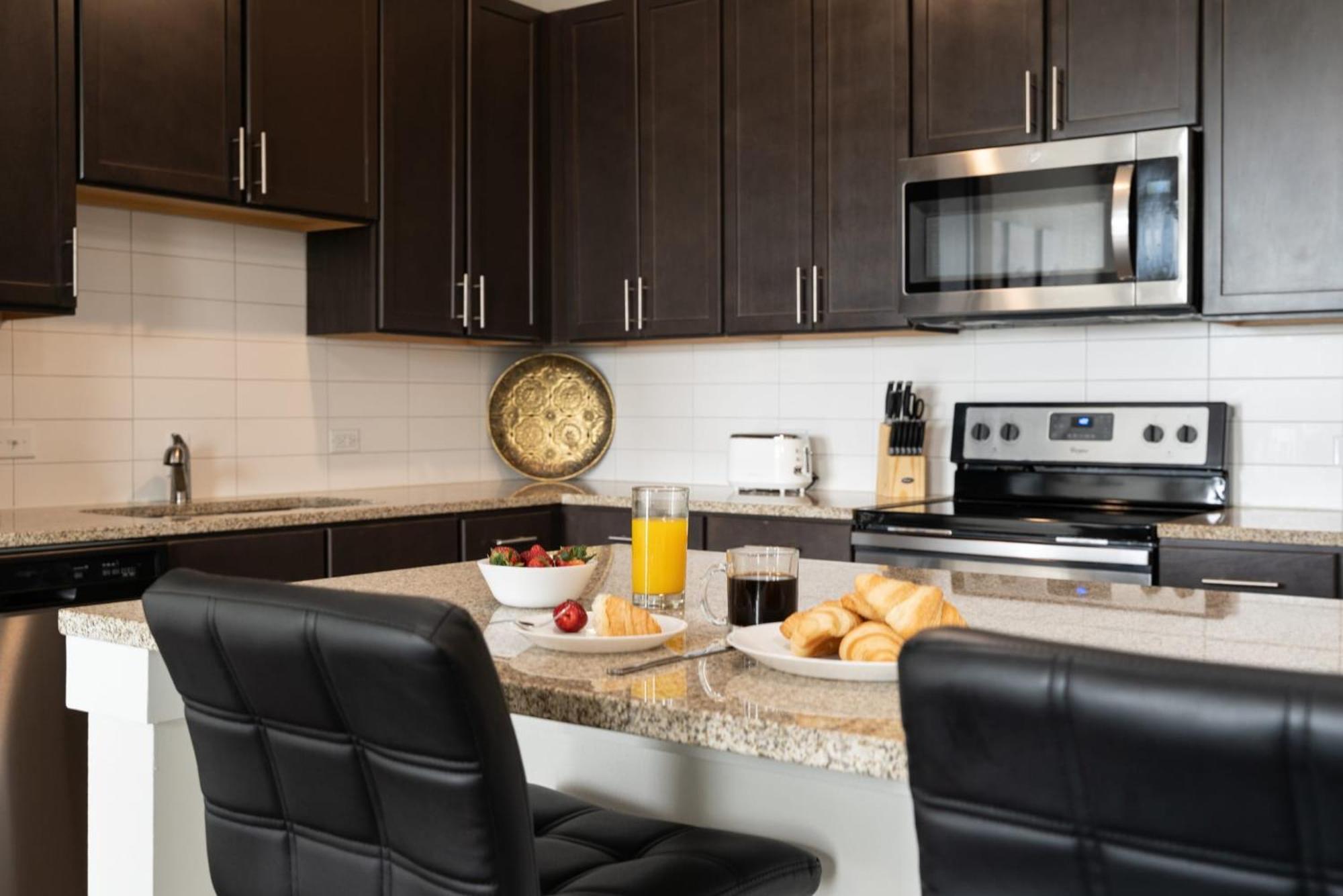 Stylish Downtown With Gym And Pool Access Austin