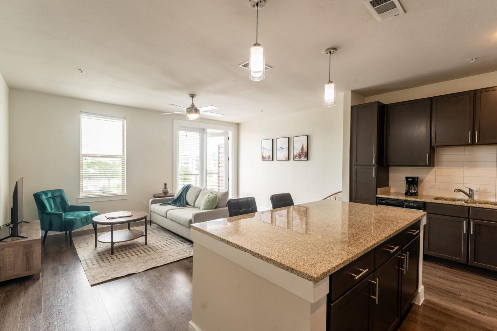 Stylish Downtown With Gym And Pool Access *