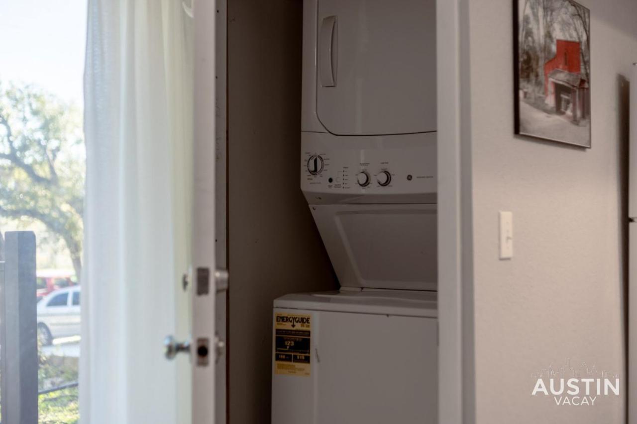 2 Miles To Dt Updated Pet-friendly For Four Apartment Austin
