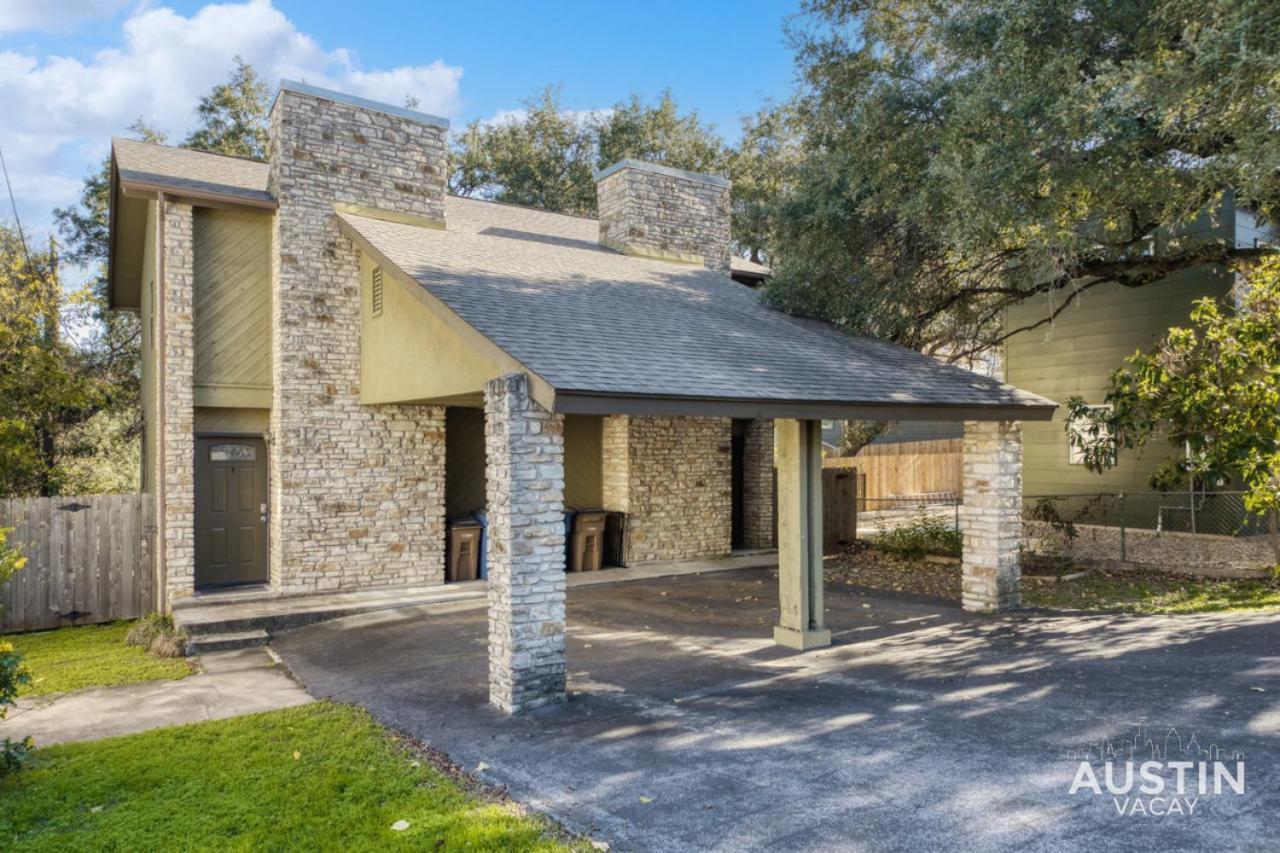 Apartment 2 Miles To Dt Updated Pet-friendly For Four Austin