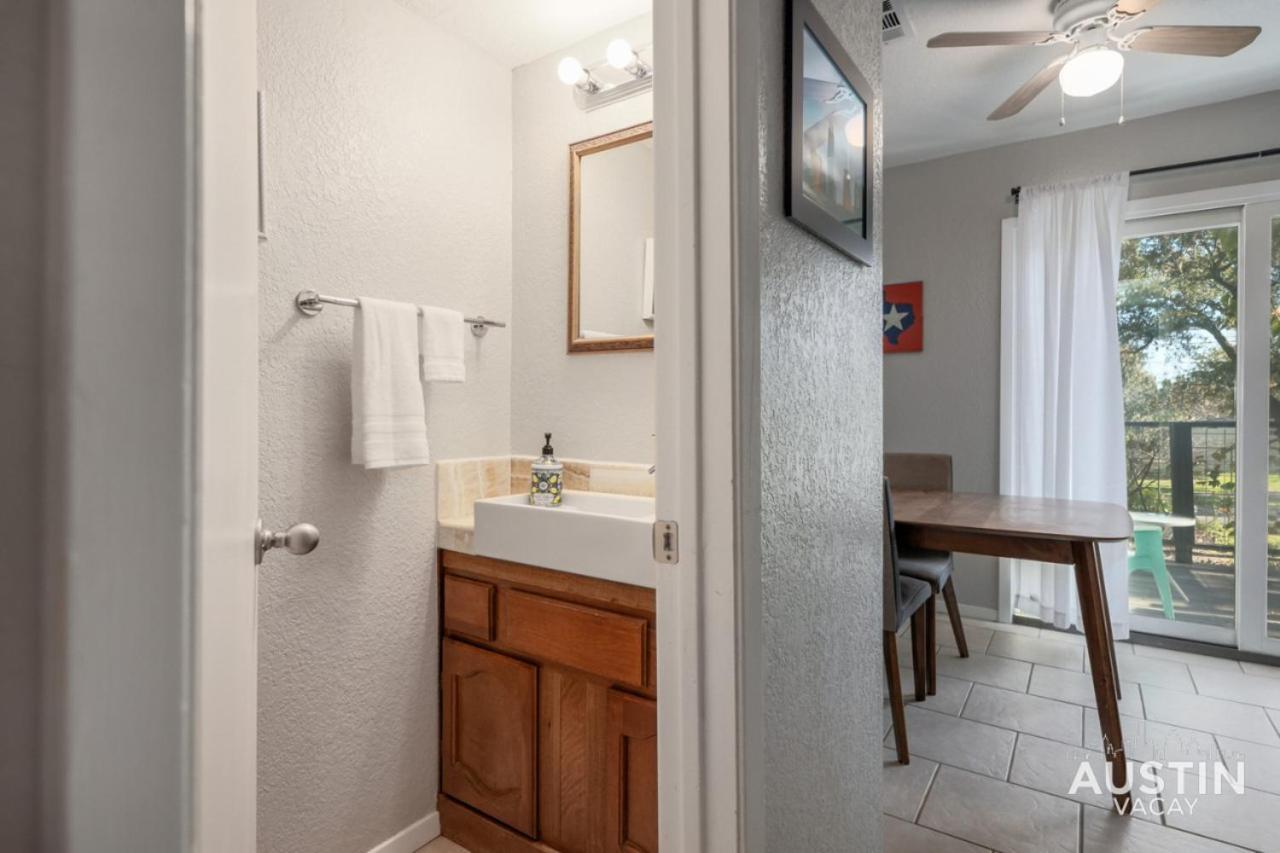 Apartment 2 Miles To Dt Updated Pet-friendly For Four