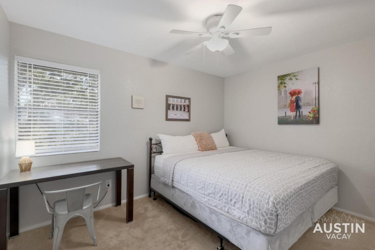 Apartment 2 Miles To Dt Updated Pet-friendly For Four