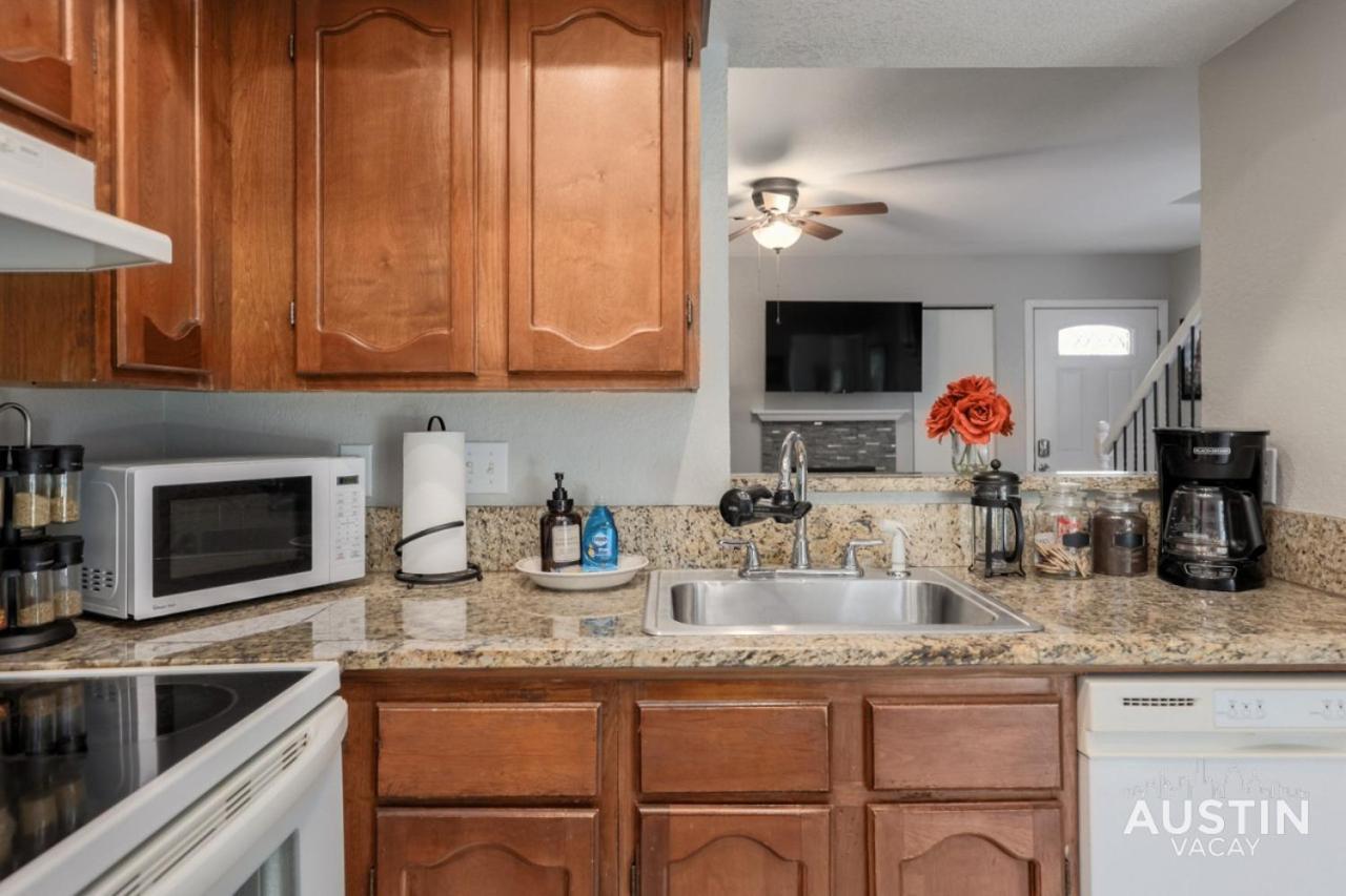 2 Miles To Dt Updated Pet-friendly For Four Apartment *