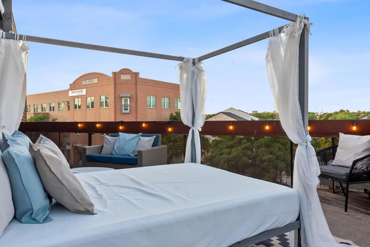 2br Designer On Trendy East 11th St, Downtown Holiday home *