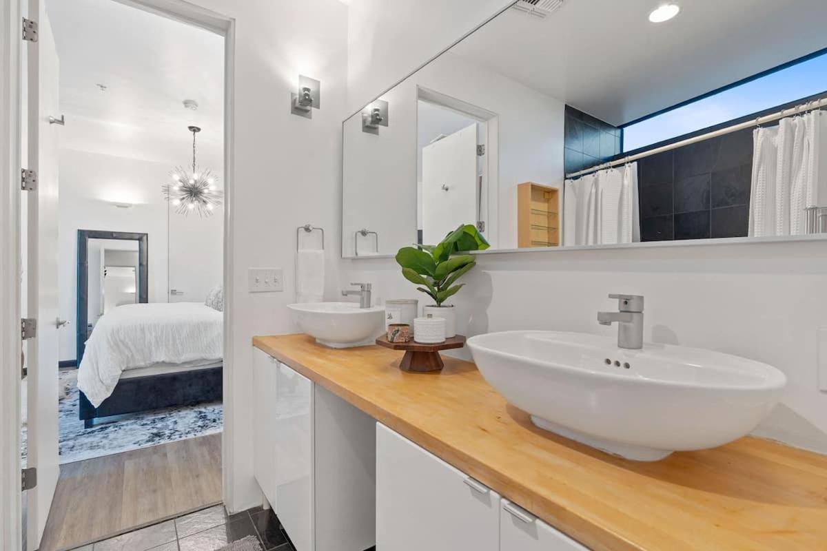 2br Designer On Trendy East 11th St, Downtown Holiday home Austin