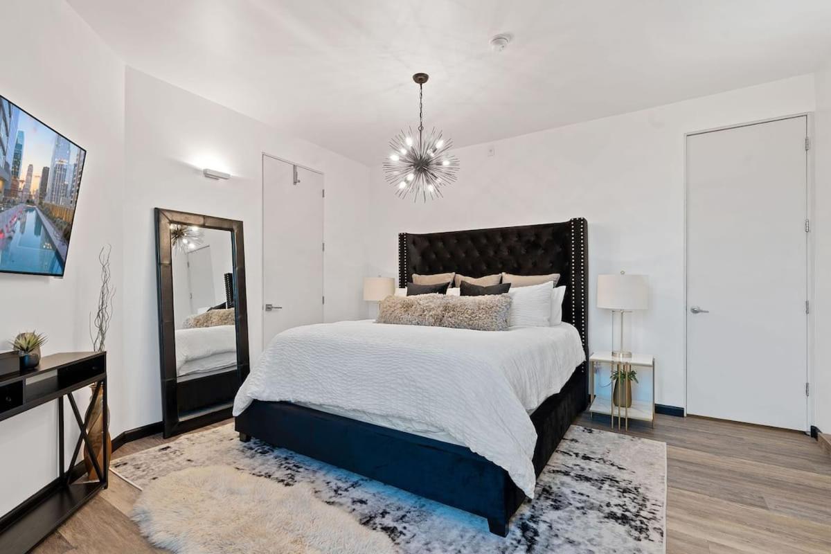 2br Designer On Trendy East 11th St, Downtown