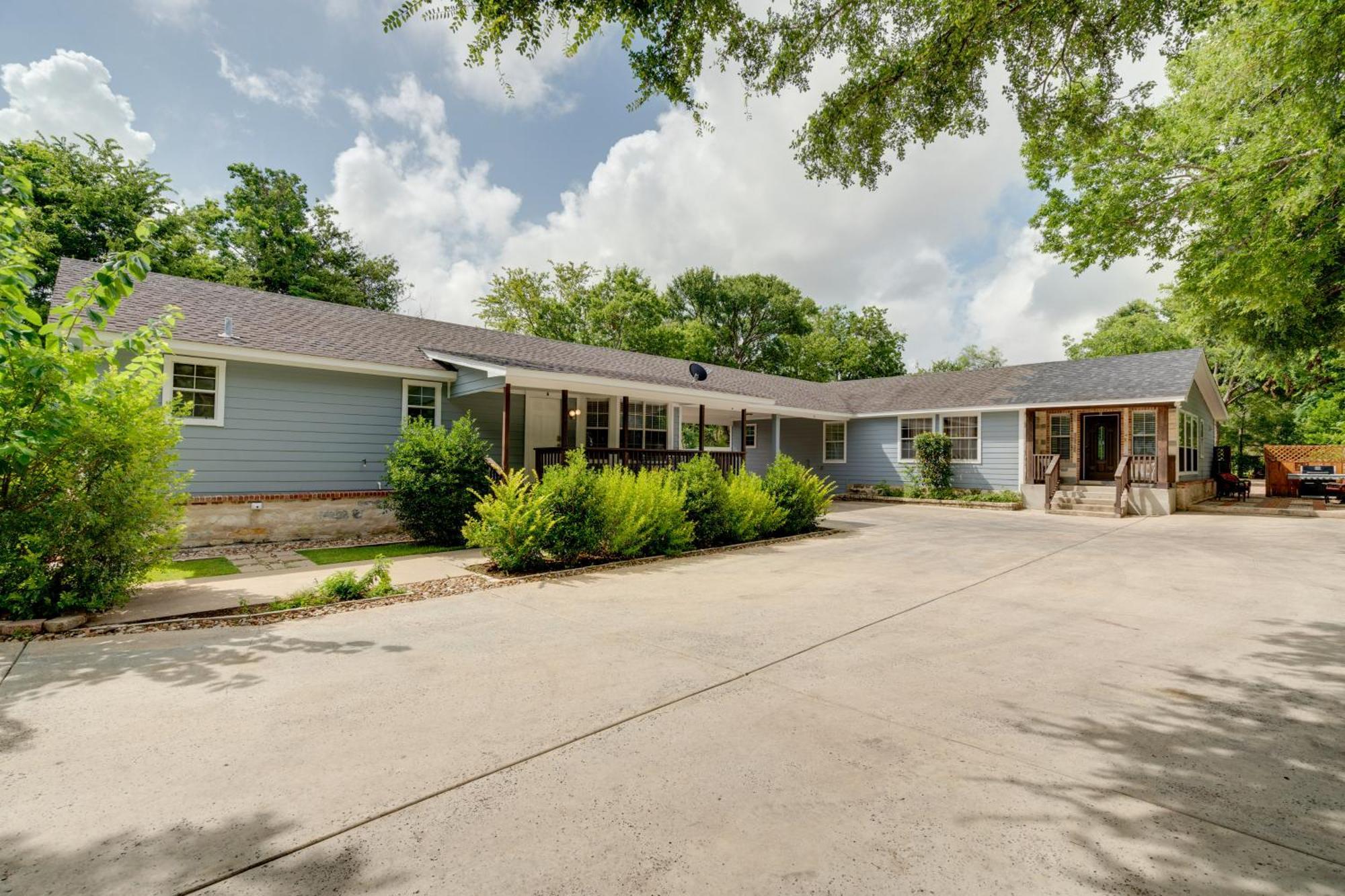 Retreat With Patio And Grill, 6 Mi To Downtown! Holiday home