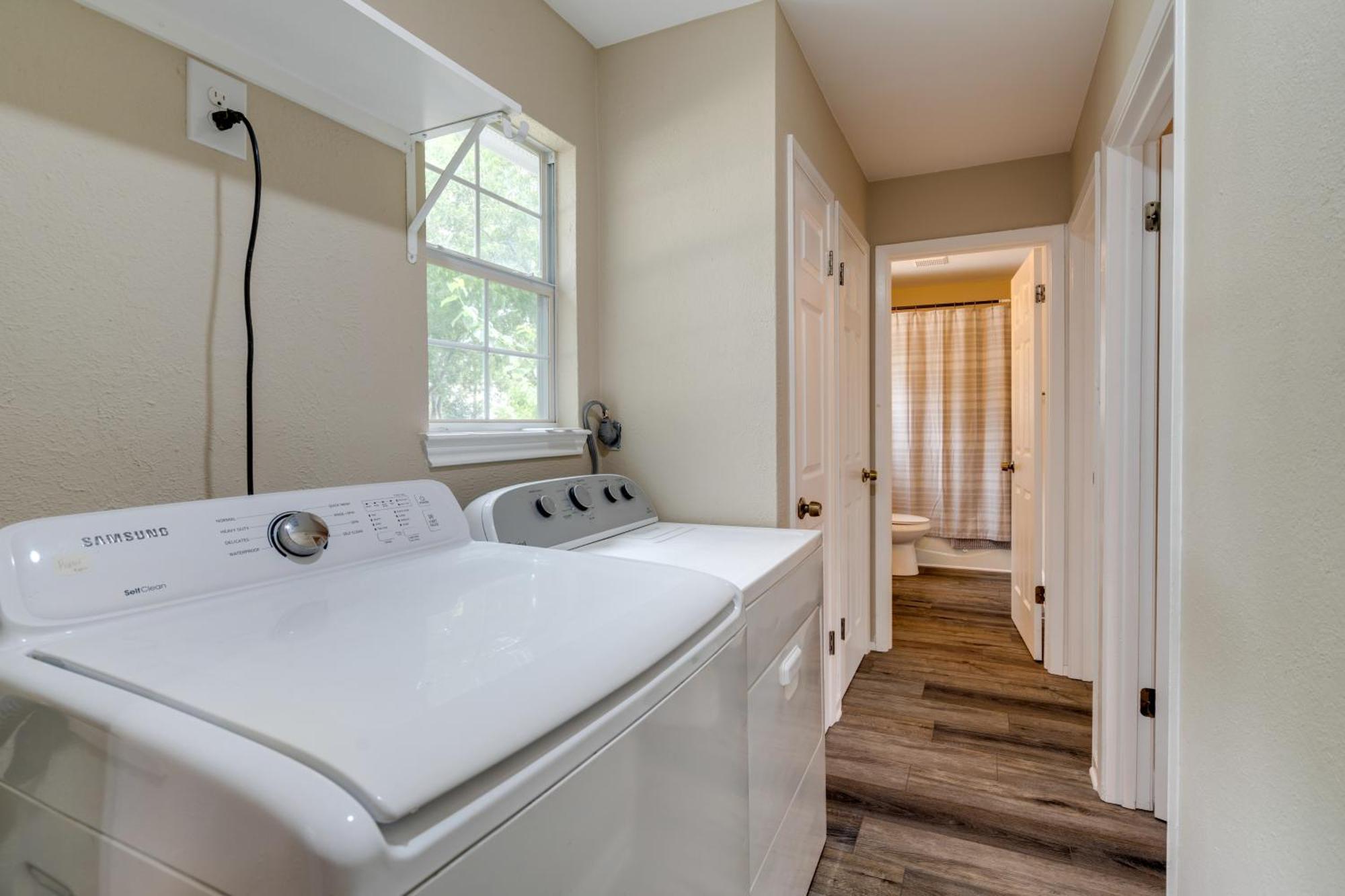 Retreat With Patio And Grill, 6 Mi To Downtown! Holiday home *
