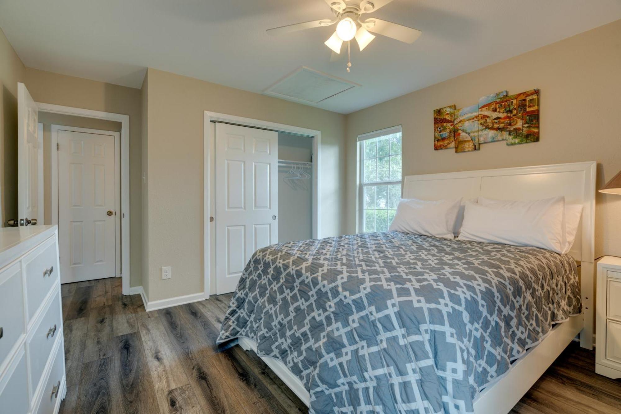 Retreat With Patio And Grill, 6 Mi To Downtown! Holiday home