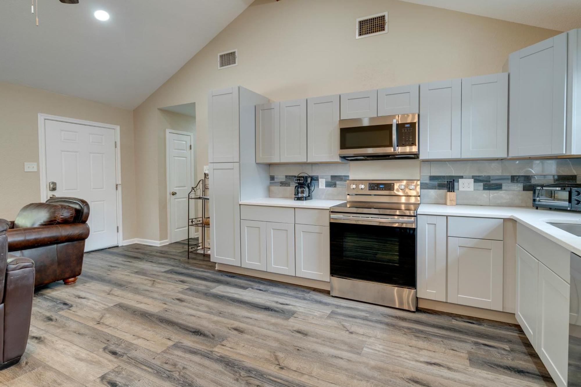 Retreat With Patio And Grill, 6 Mi To Downtown! Holiday home *