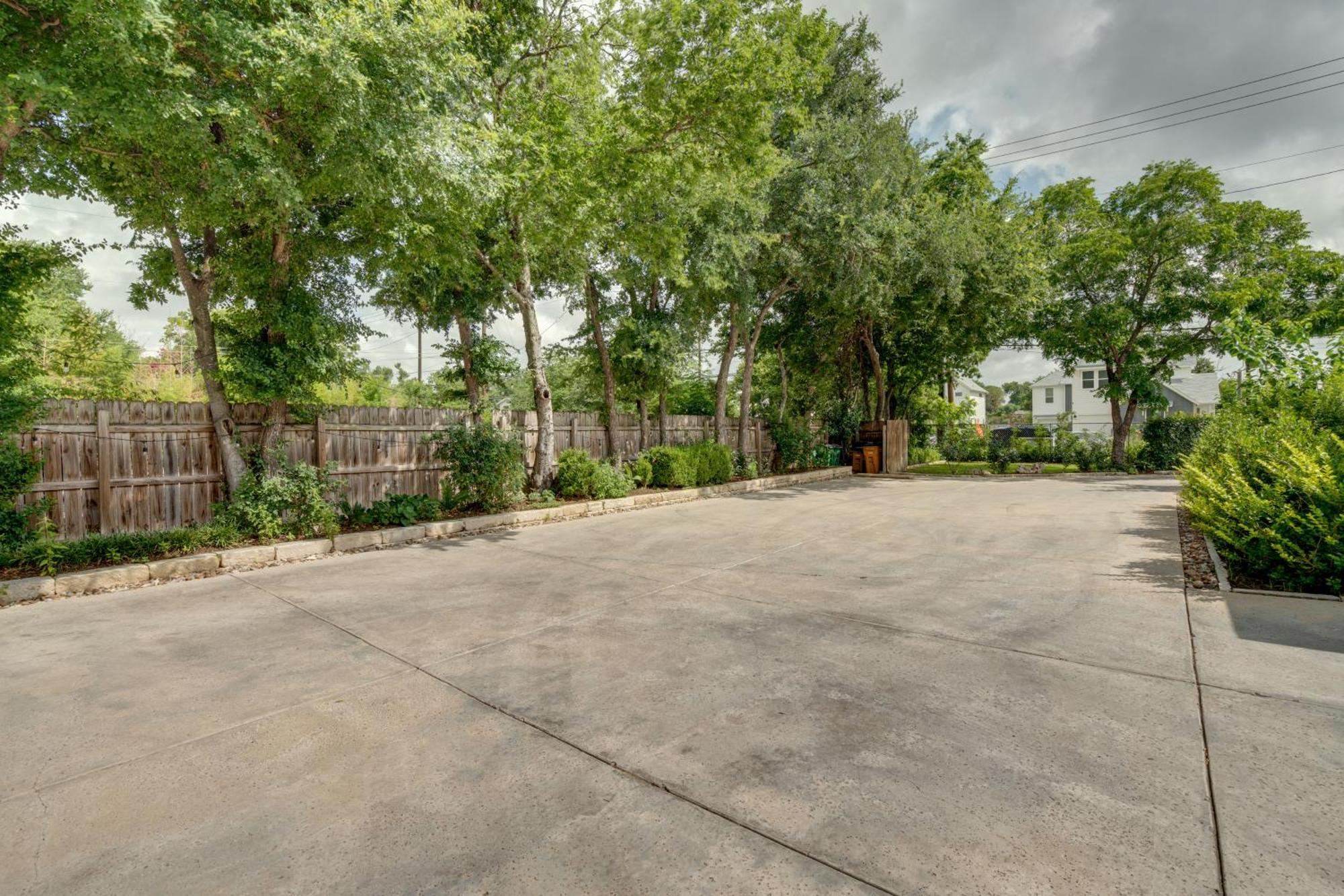 Holiday home Retreat With Patio And Grill, 6 Mi To Downtown!