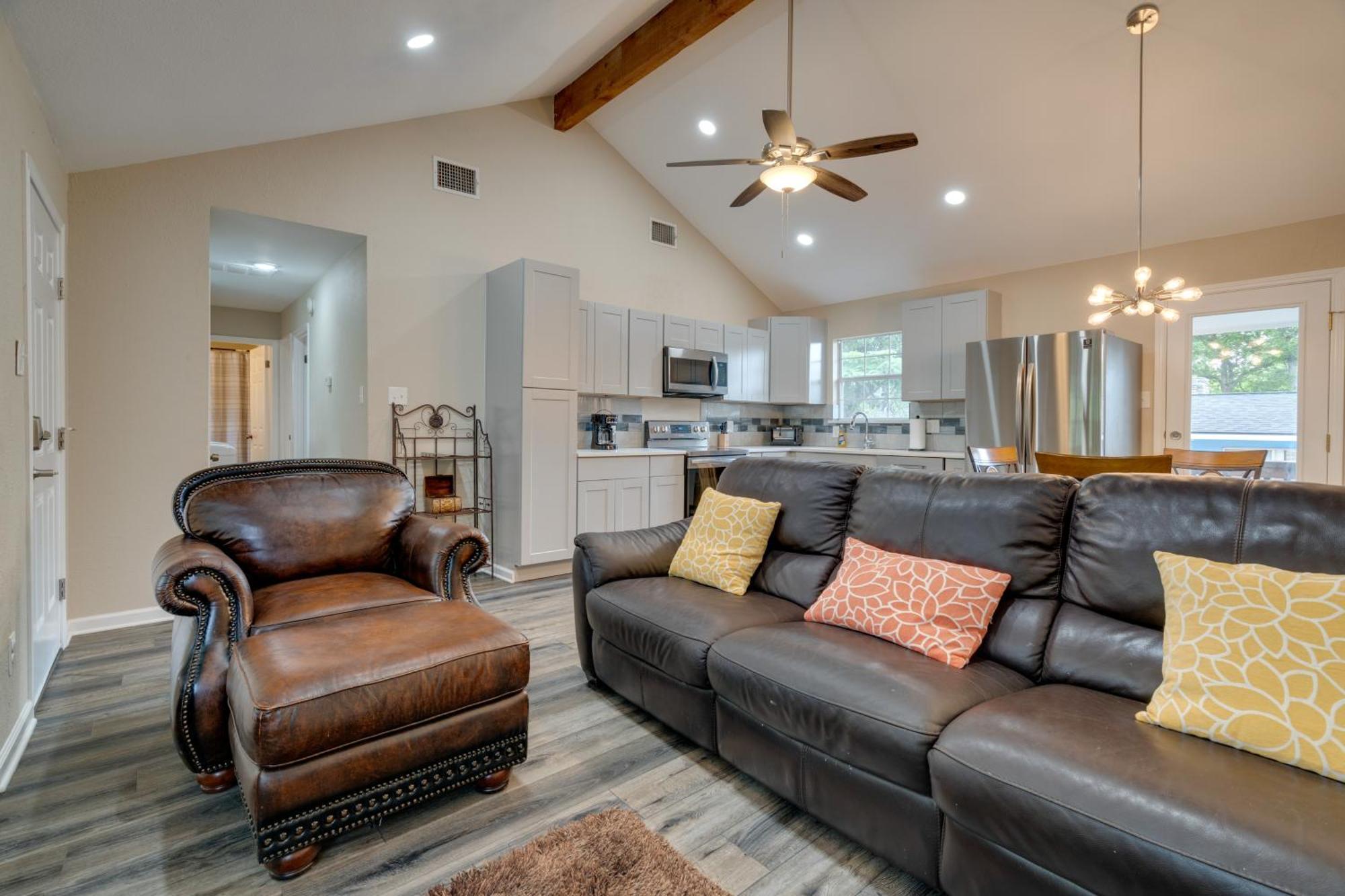 Retreat With Patio And Grill, 6 Mi To Downtown! Holiday home