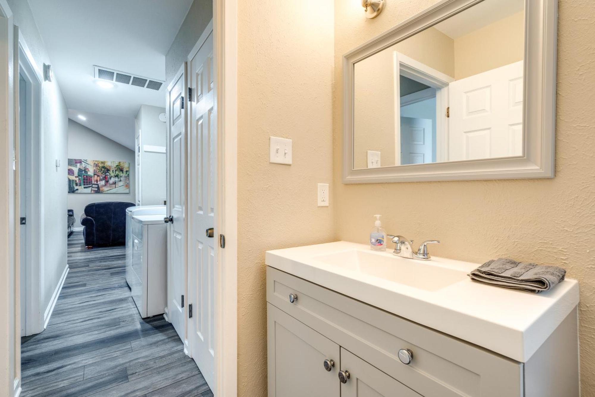 Retreat With Patio And Grill, 6 Mi To Downtown!