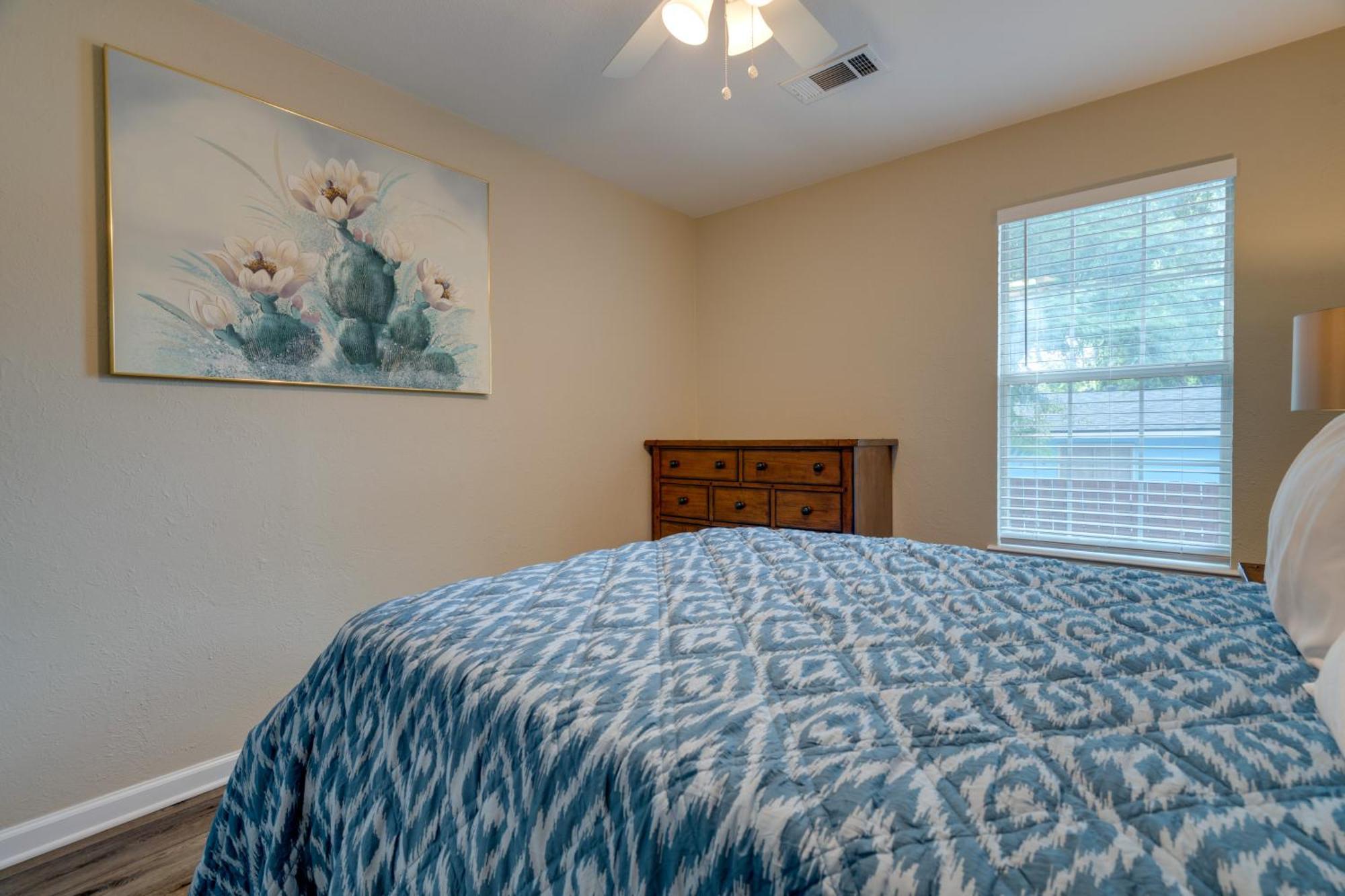Retreat With Patio And Grill, 6 Mi To Downtown! Holiday home