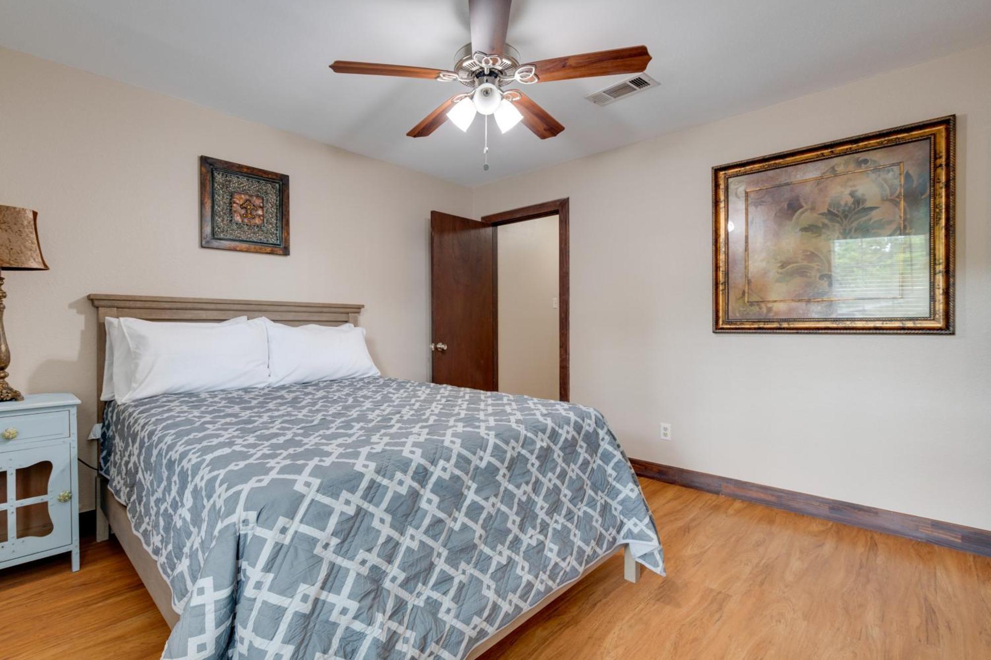 With 2 Patios And Grill 6 Mi To Downtown * Austin