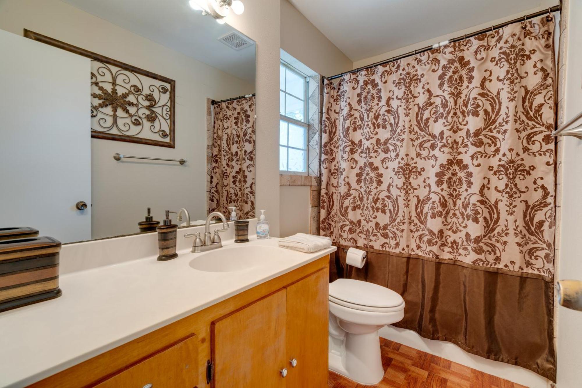 Holiday home With 2 Patios And Grill 6 Mi To Downtown *