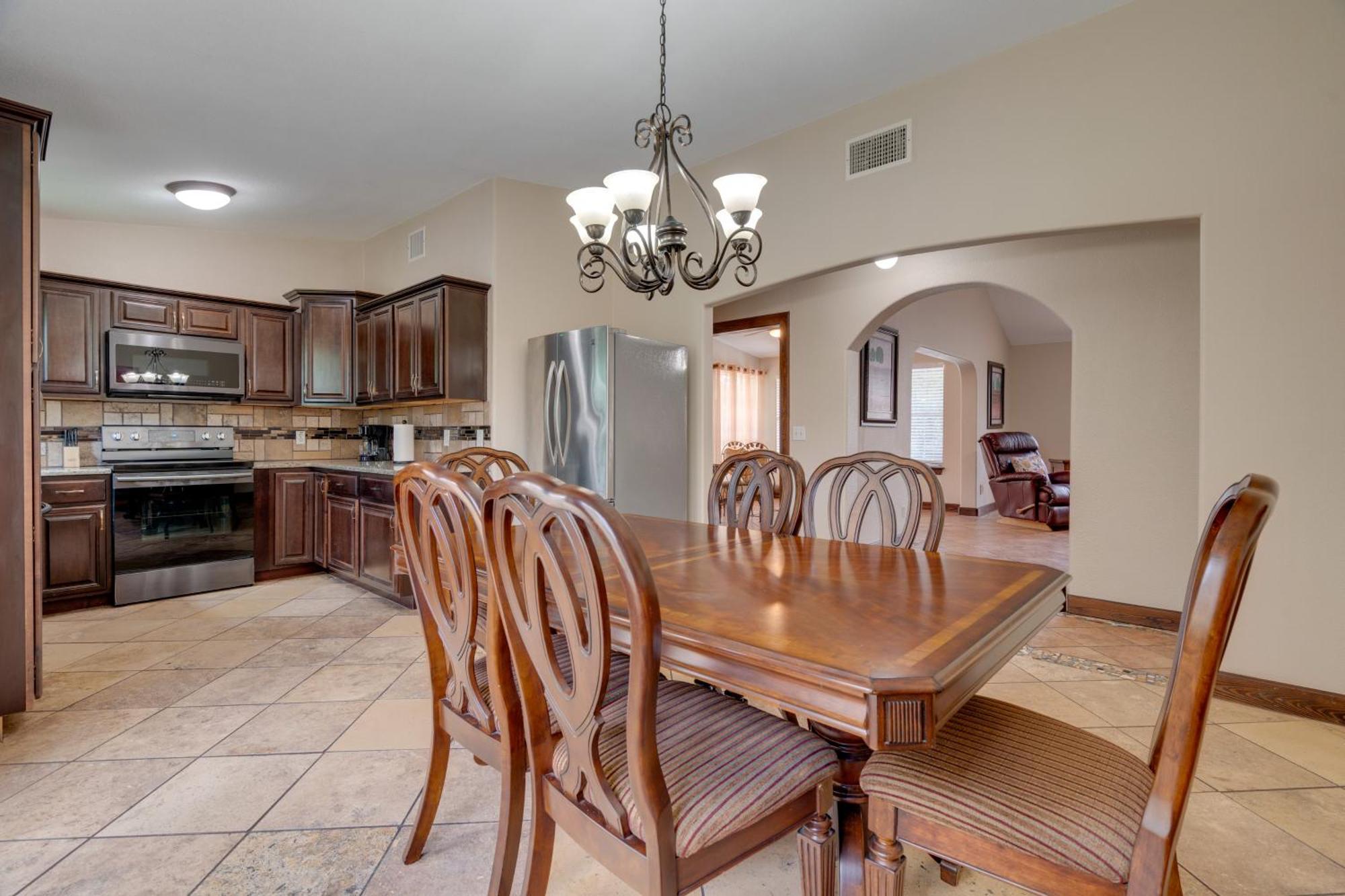 With 2 Patios And Grill 6 Mi To Downtown * Austin