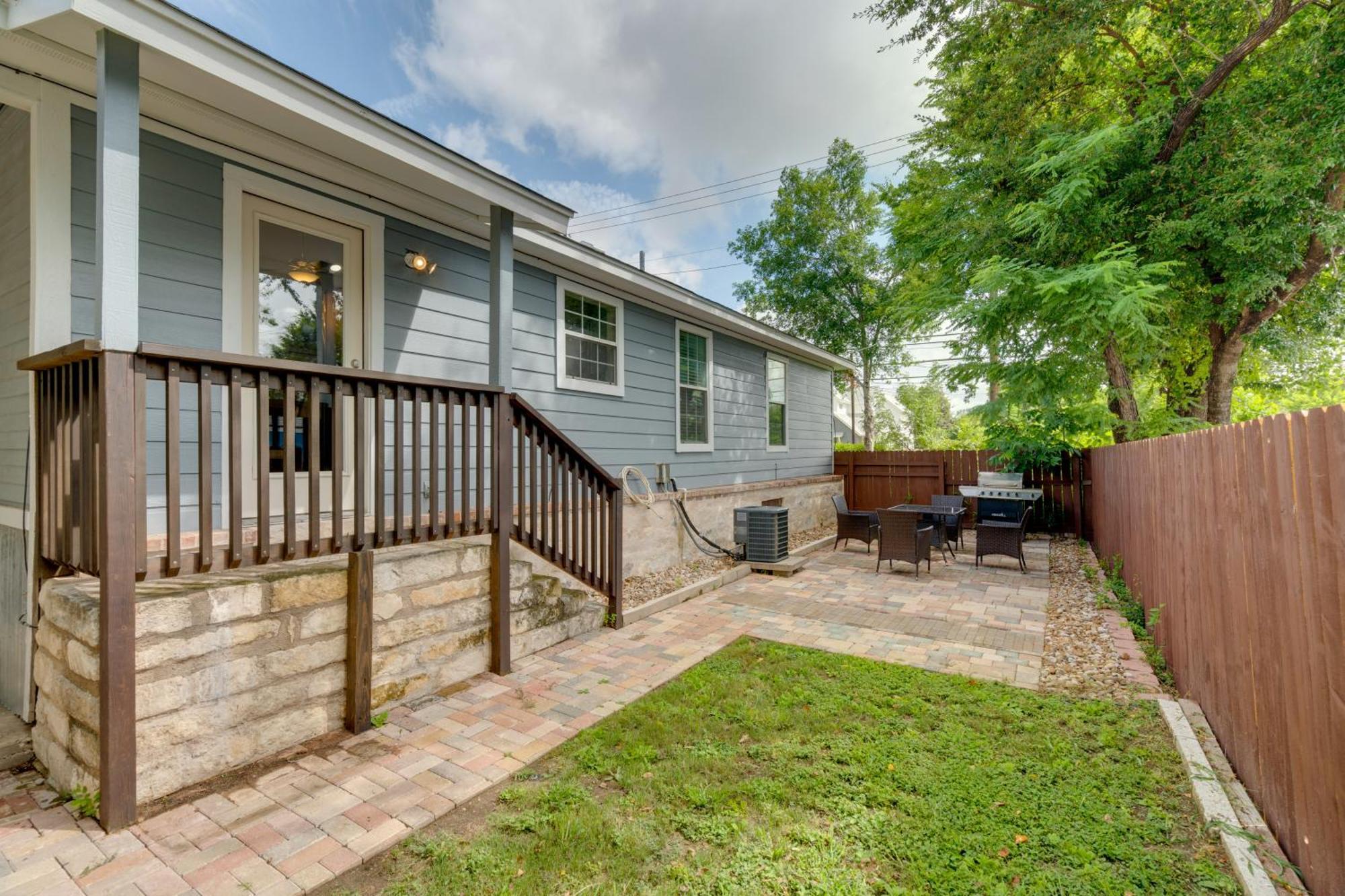 Retreat With Patio And Grill, 6 Mi To Downtown! Holiday home