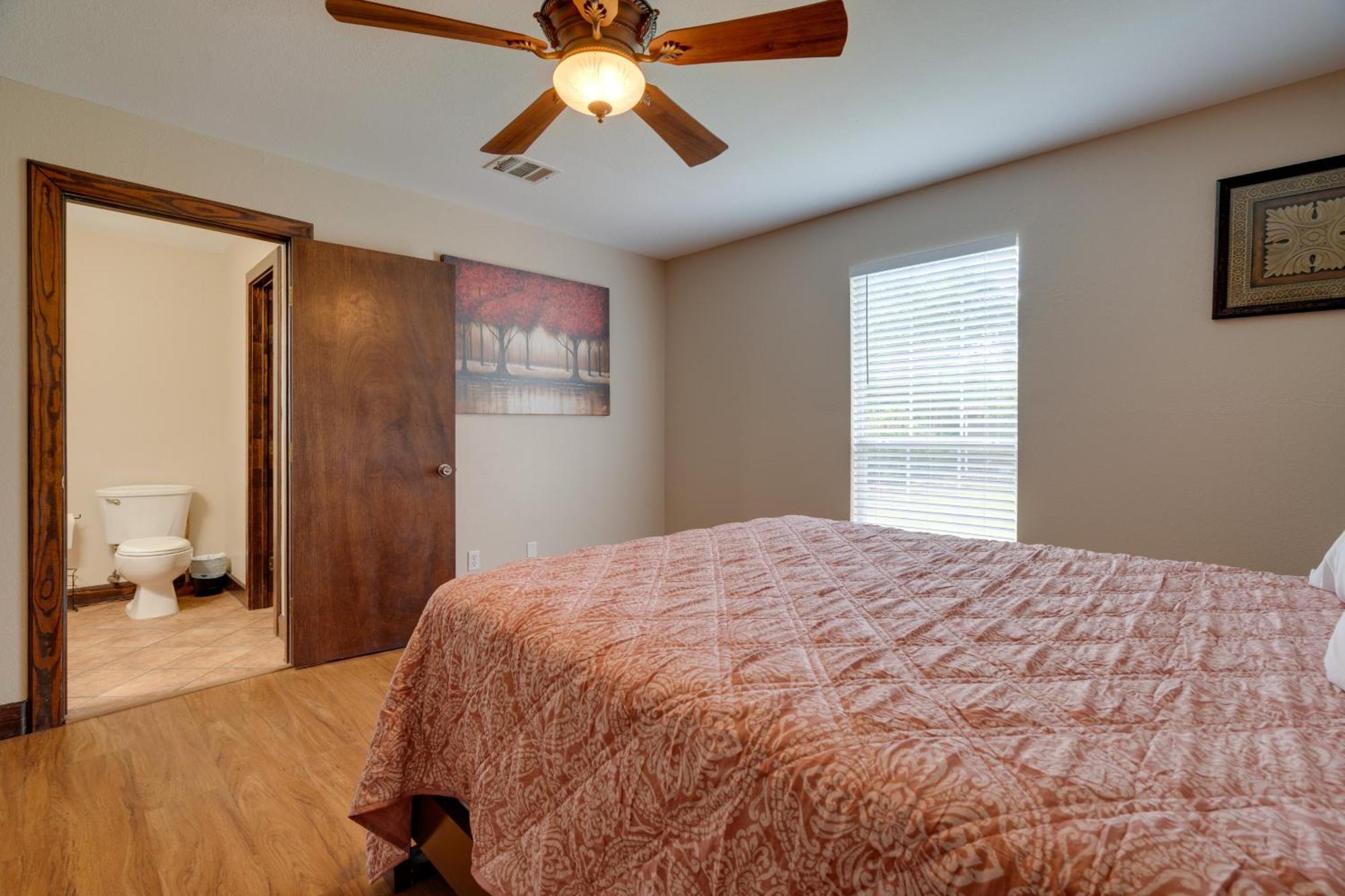 Holiday home With 2 Patios And Grill 6 Mi To Downtown