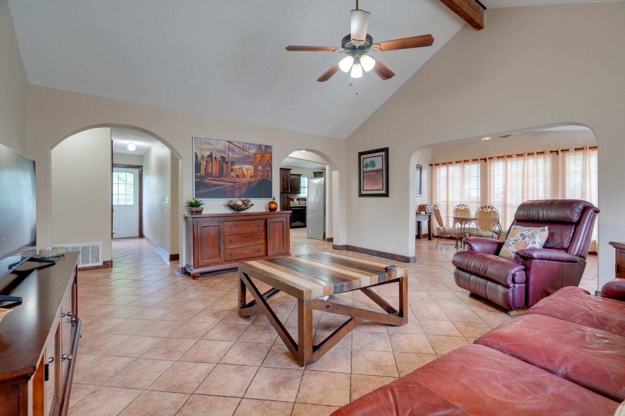 With 2 Patios And Grill 6 Mi To Downtown Holiday home
