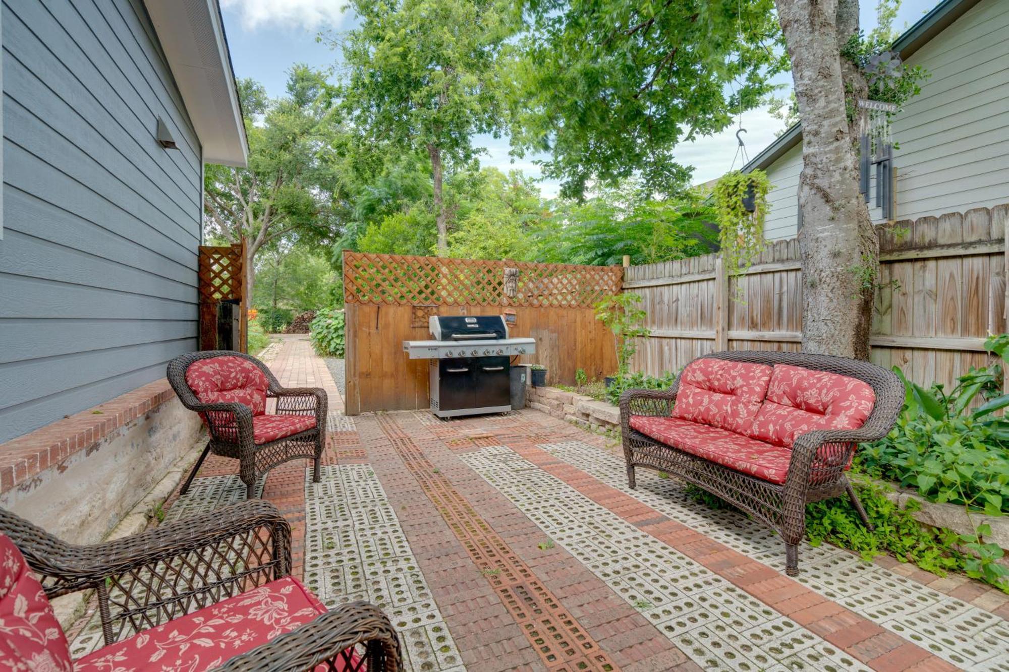 With 2 Patios And Grill 6 Mi To Downtown * Austin
