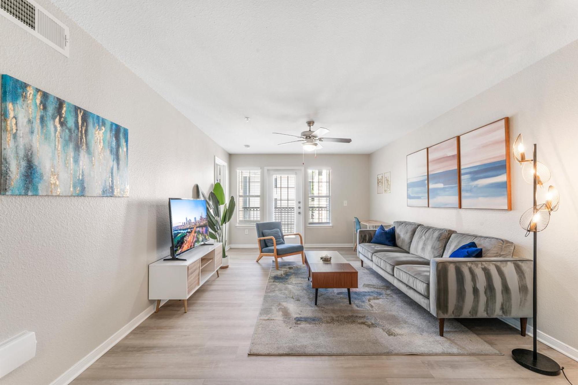 Apartment Spacious 2br King W Pool, Gym, Laundry - Close To Downtown Austin