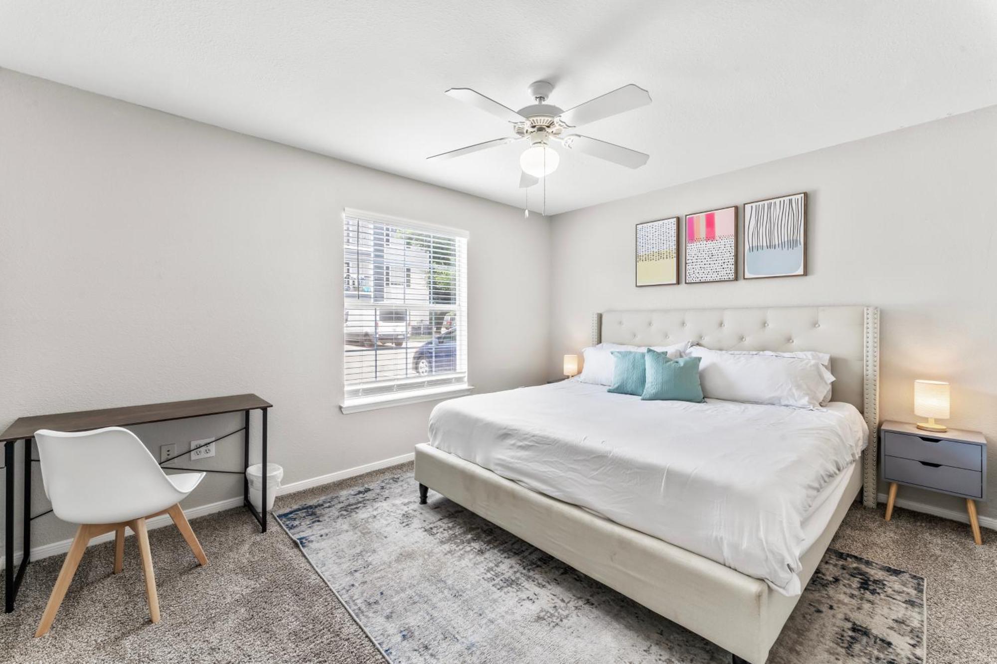 Spacious 2br King W Pool, Gym, Laundry - Close To Downtown Apartment Austin