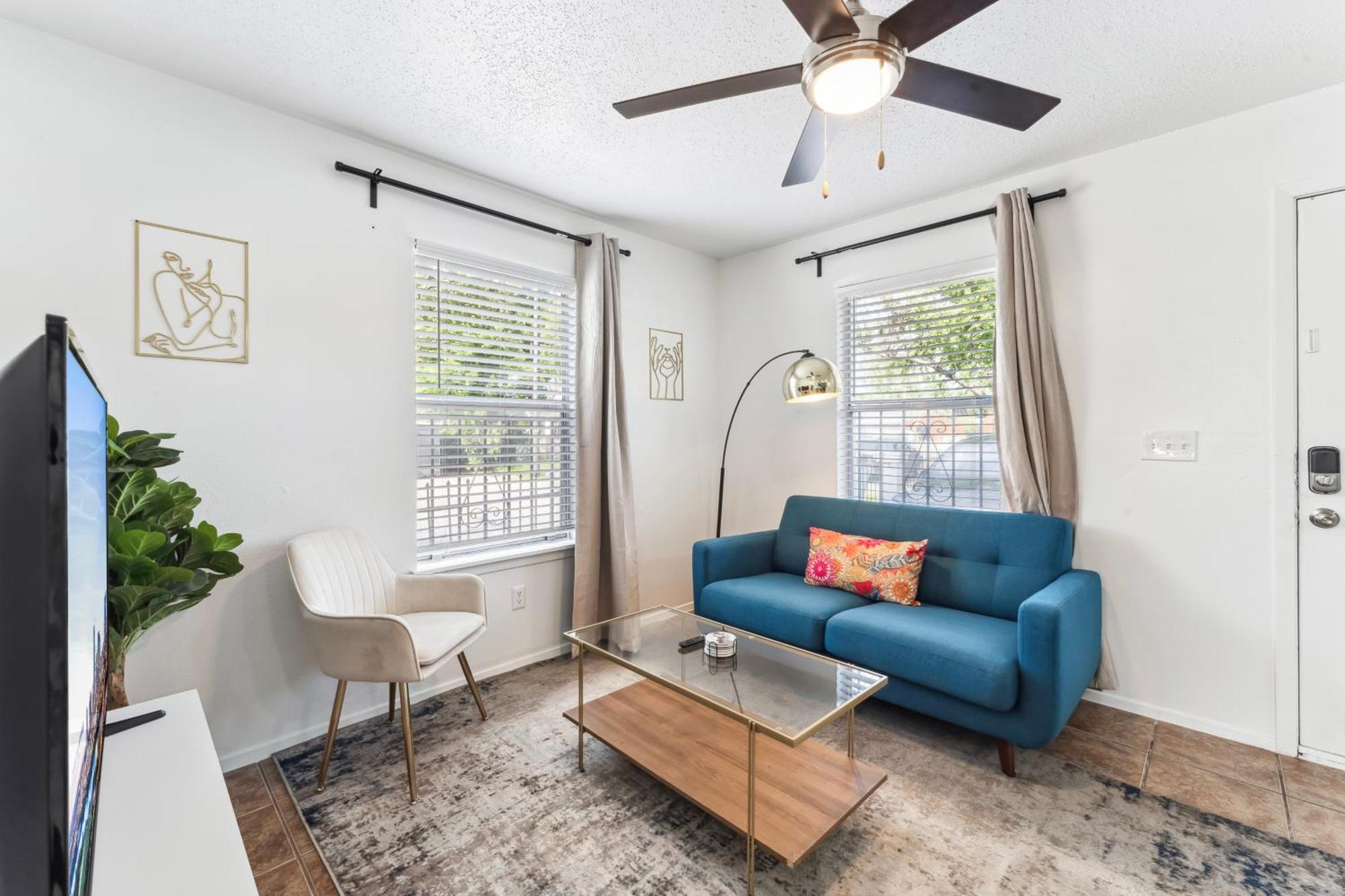 Prime East Downtown 1br Cozy Next To Bars And Restaurants *