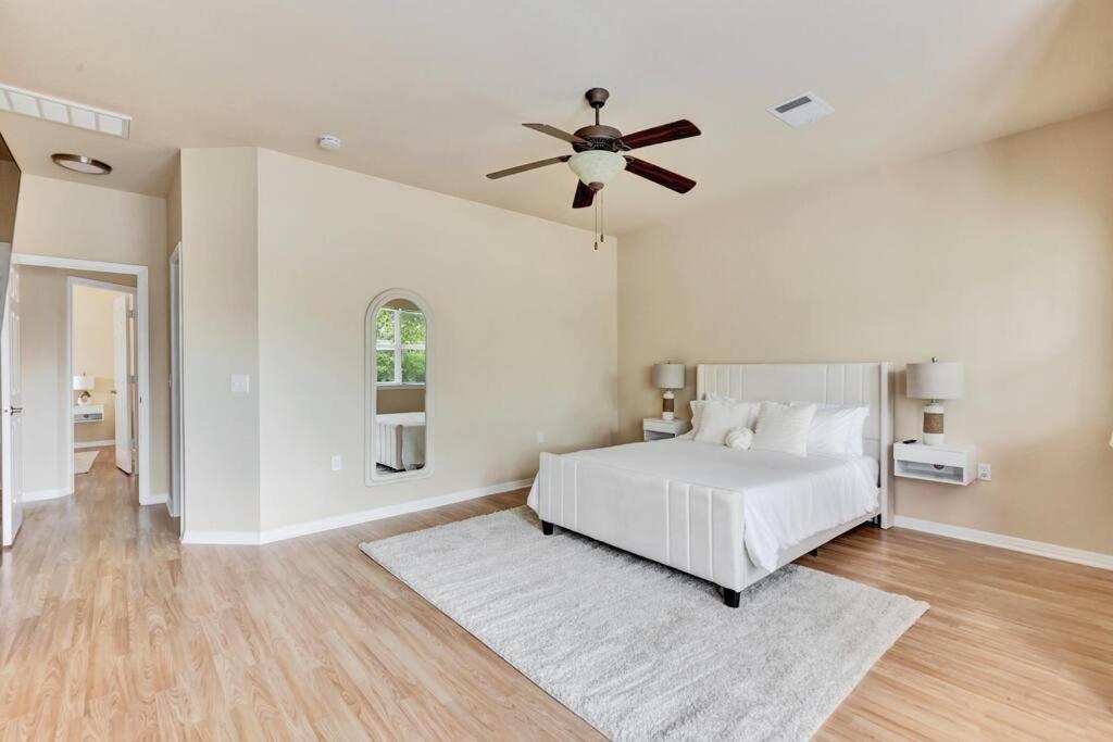 Spacious Home-queen Suite-game Room-movie Holiday home