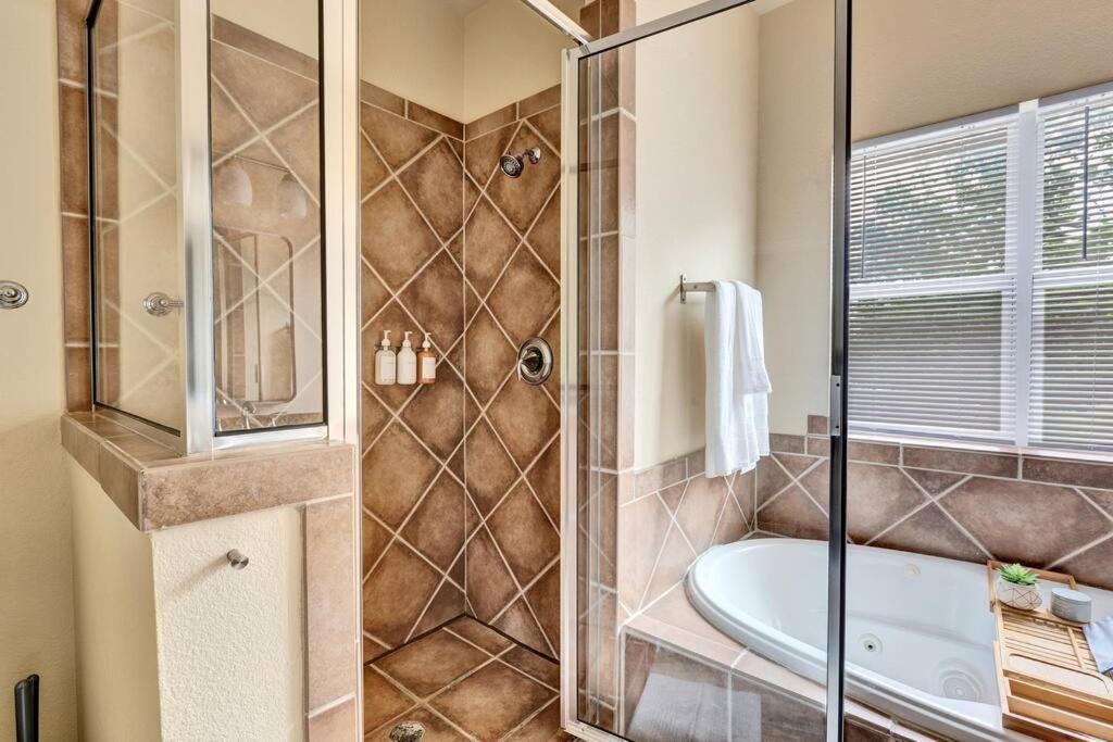 Spacious Home-queen Suite-game Room-movie