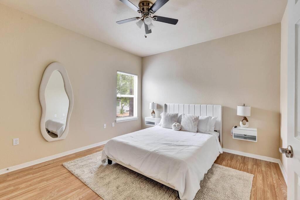 Holiday home Spacious Home-queen Suite-game Room-movie *